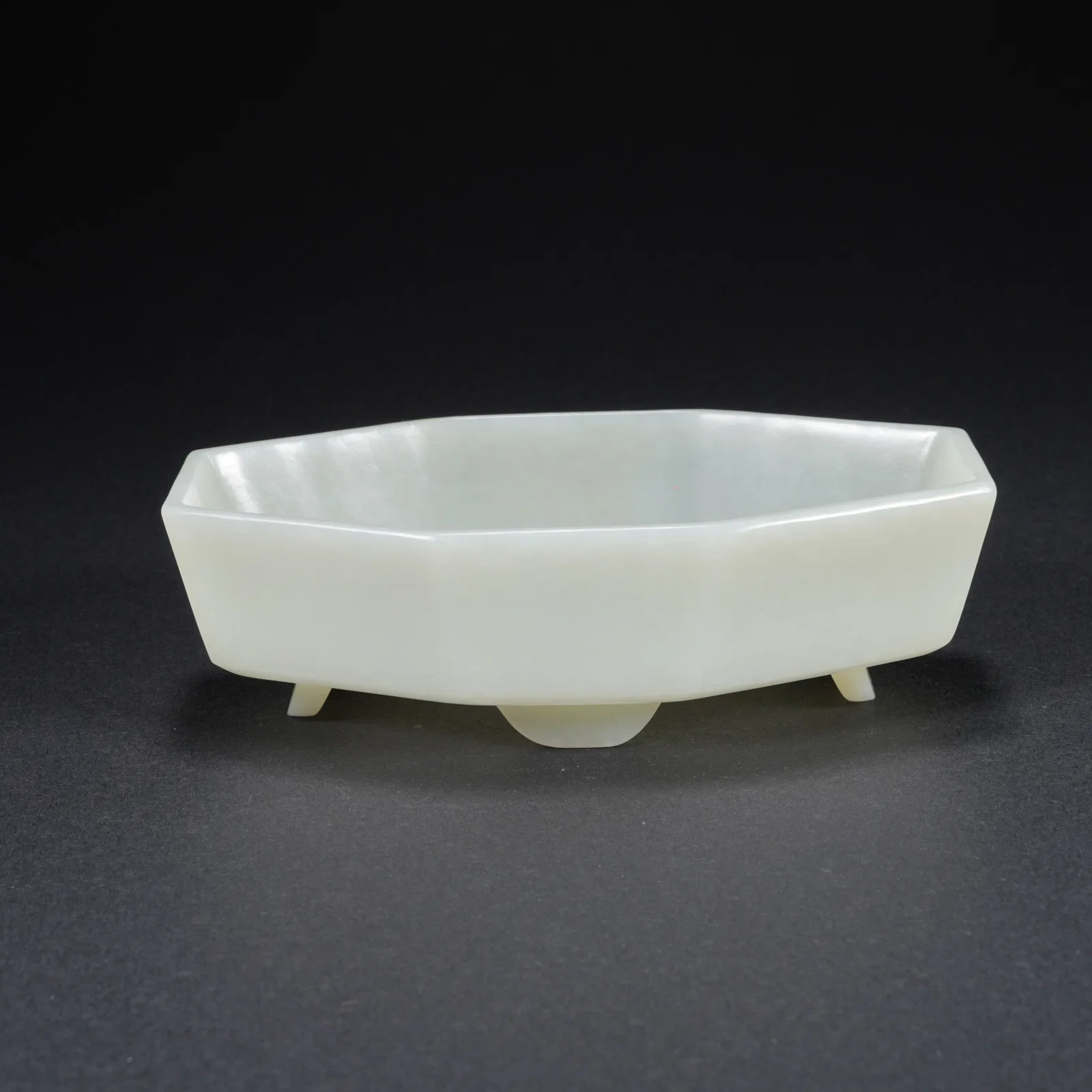 A HETIAN JADE FOUR-FOOT WASH BASIN