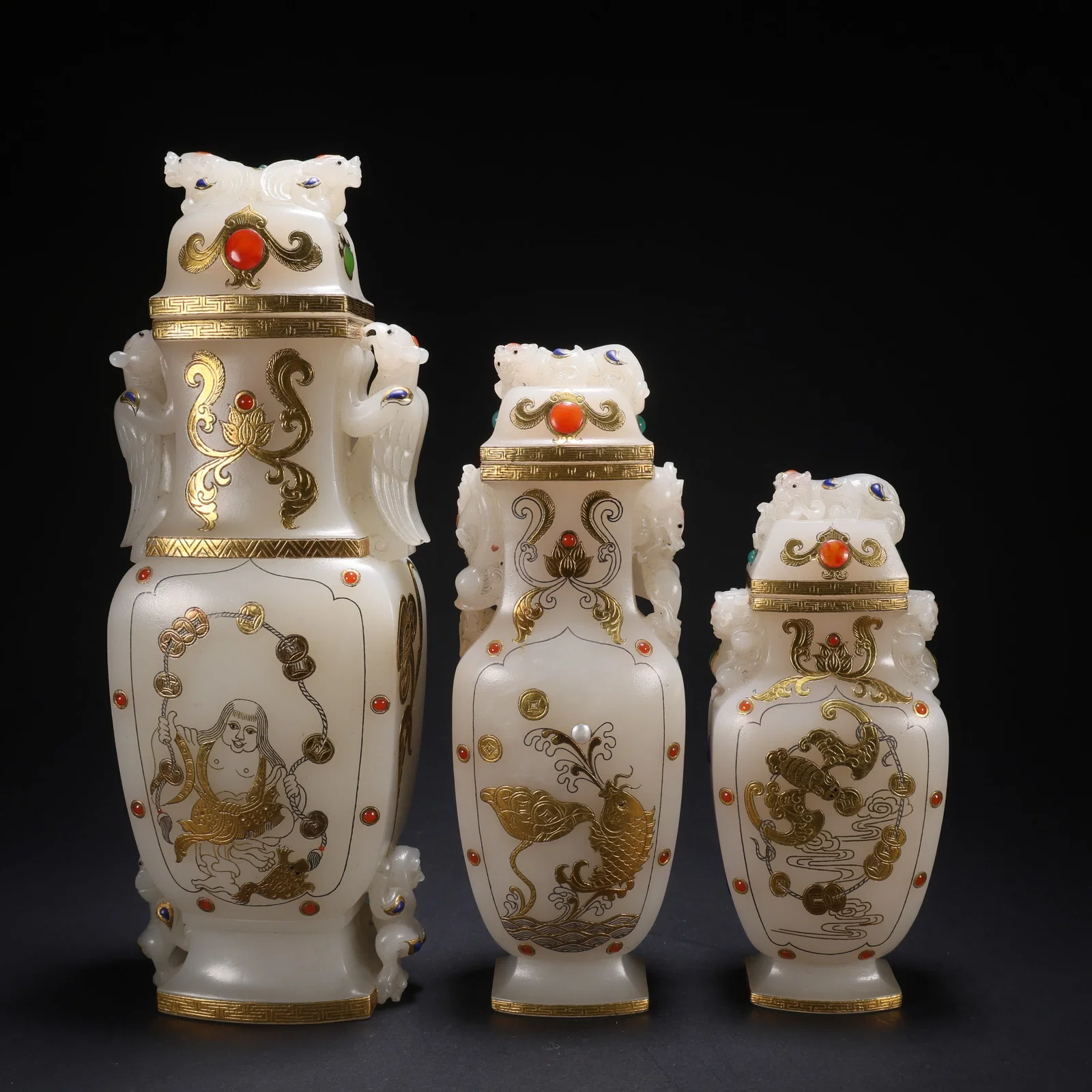 A HETIAN JADE GOLD-GILDED INLAID GEM VASES, SET OF THREE