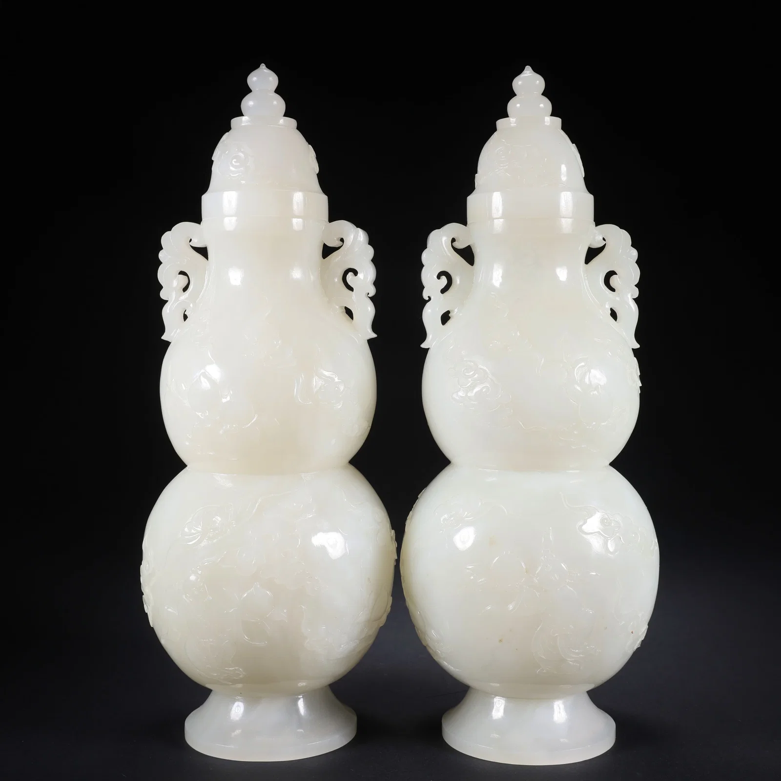 A HETIAN JADE GOURD-SHAPED VASE PAIR