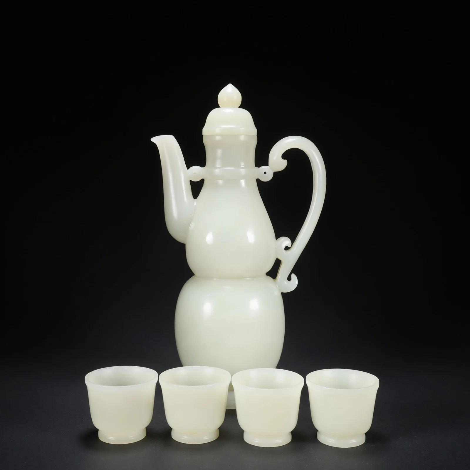 A HETIAN JADE GOURD-SHAPED WINE VESSEL SET