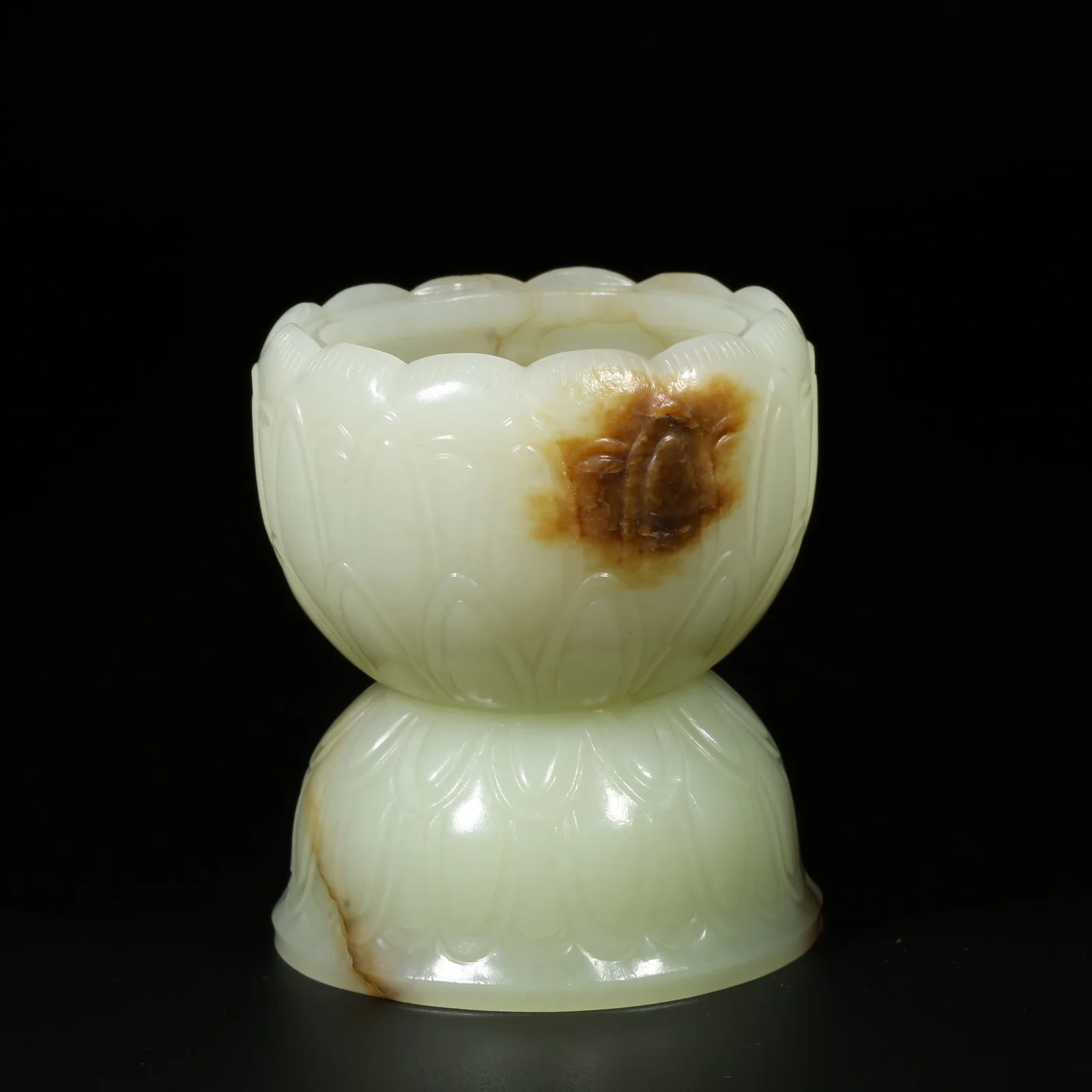 A HETIAN JADE INCENSE BURNER WITH LOTUS-PETAL PATTERN