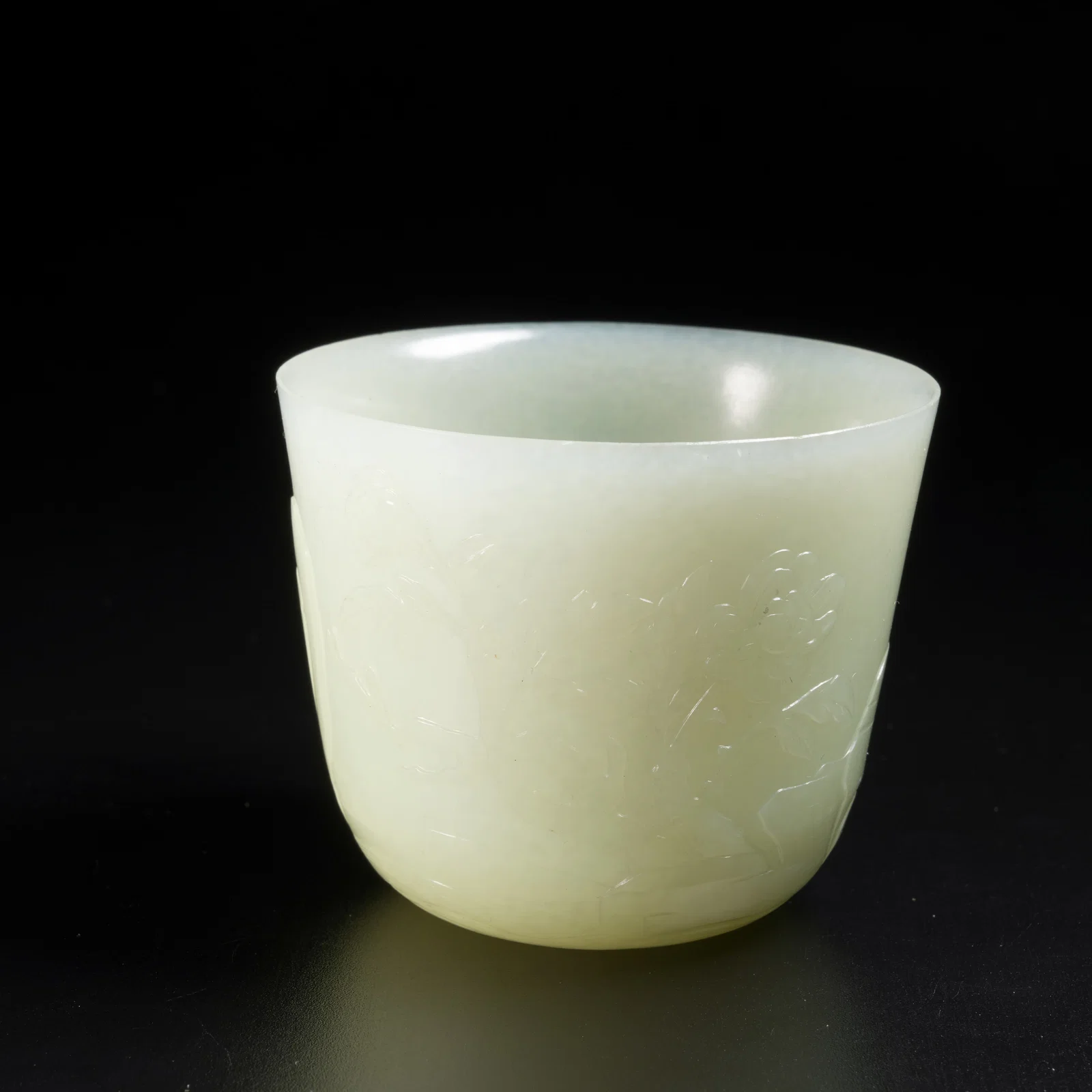 A HETIAN JADE INCISED "ELEPHANT BRINGING PEACE" CUP