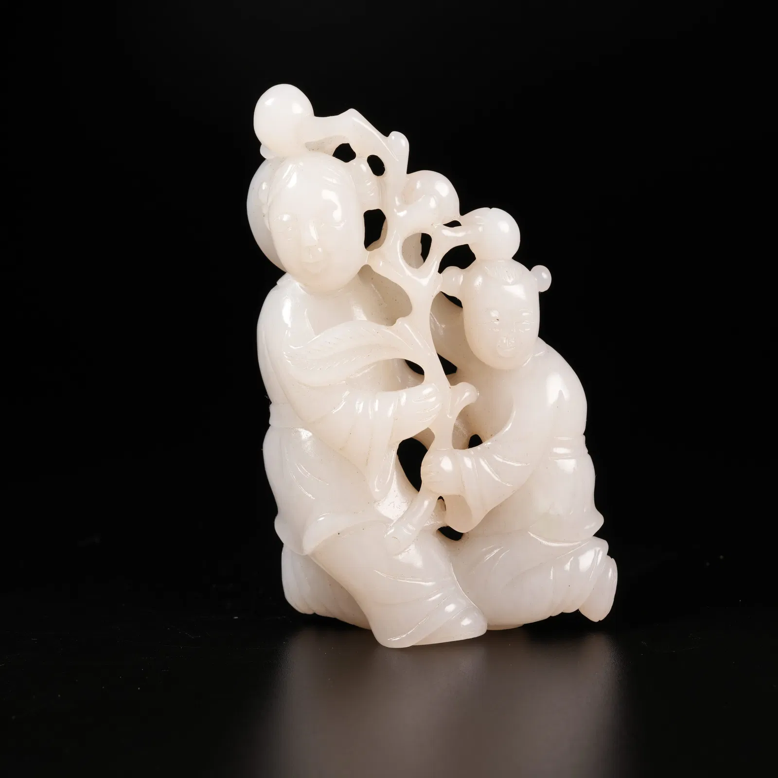 A HETIAN JADE MAGU OFFERING LONGEVITY ORNAMENT