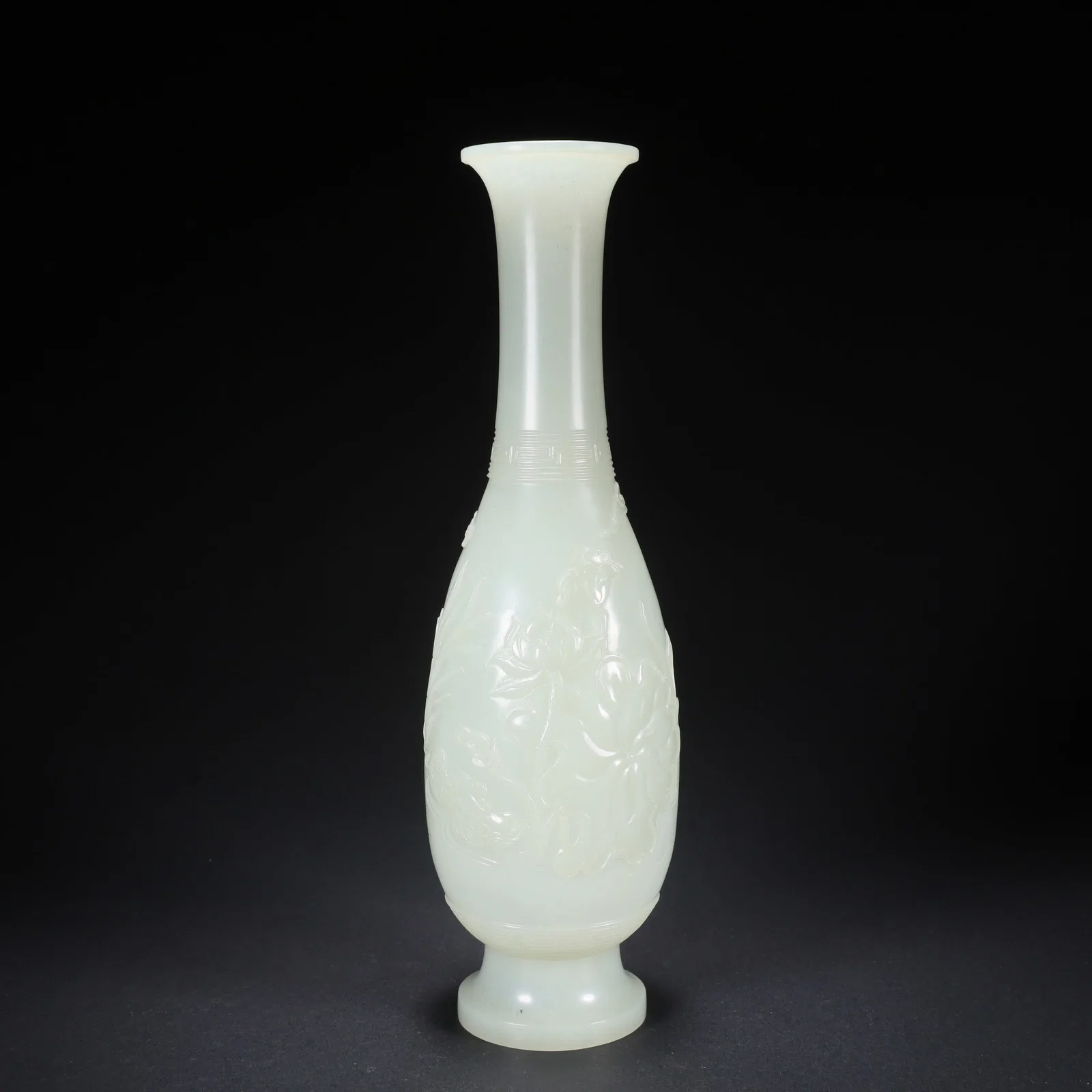 A HETIAN JADE MANDARIN DUCK PLAYING IN WATER LONG-NECK VASE WITH LOTUS