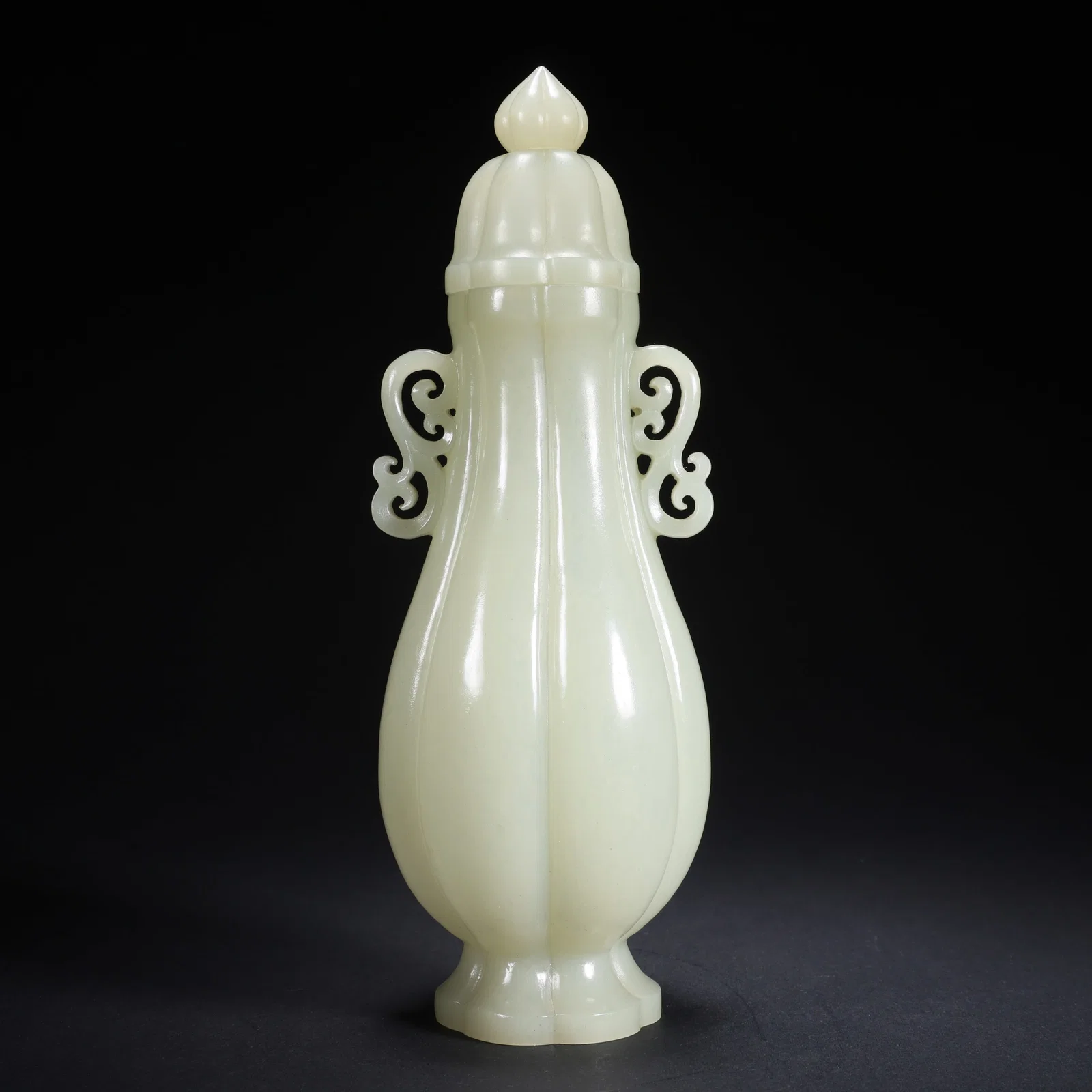 A HETIAN JADE MELON-LOBED COVERED VASE WITH DOUBLE HANDLES