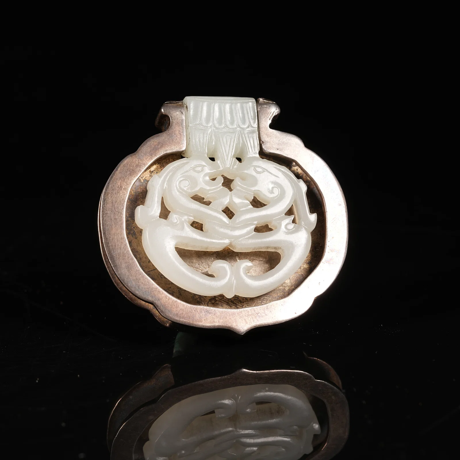 A HETIAN JADE PHOENIX-PATTERNED BELT BUCKLE