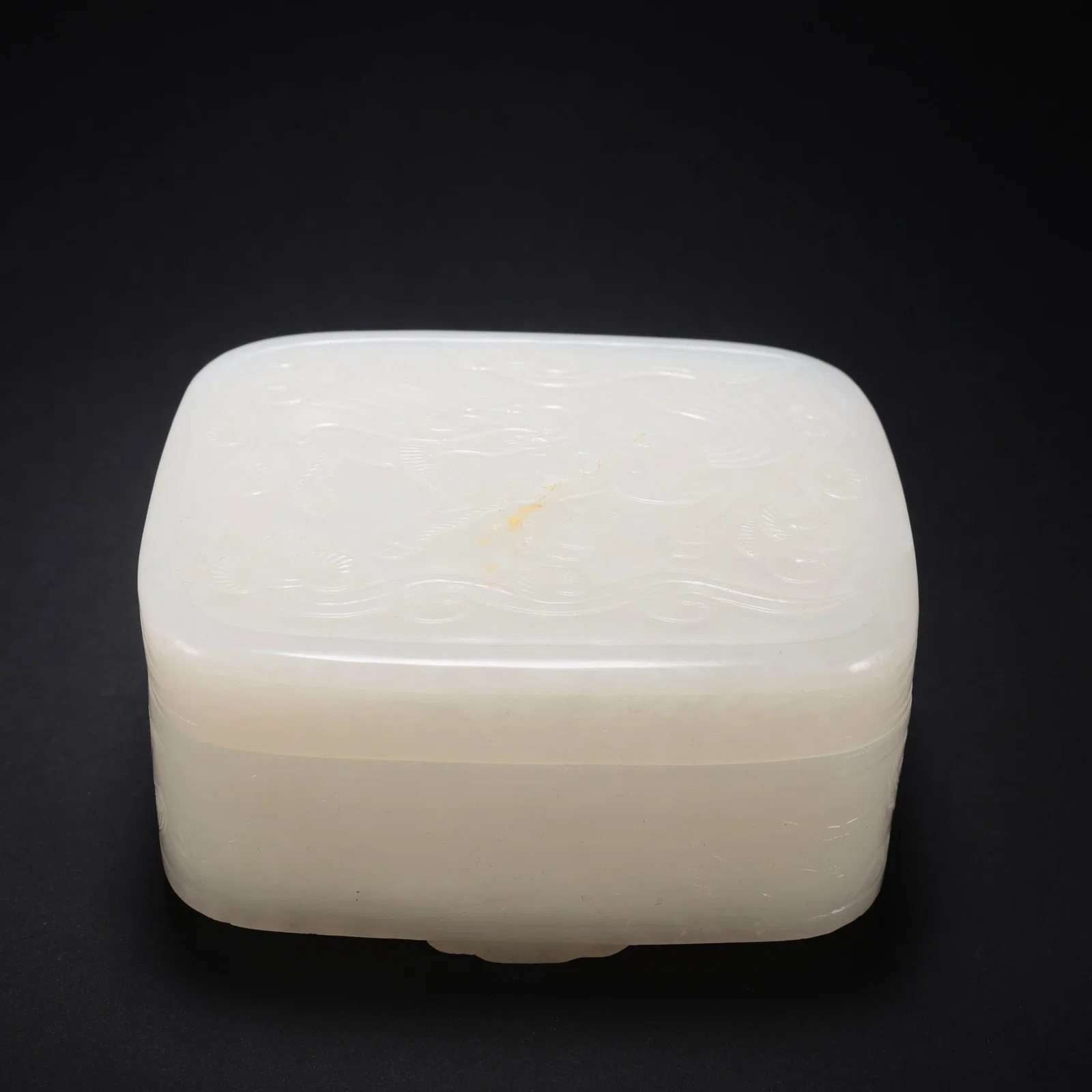 A HETIAN JADE QILIN PRESENTING AUSPICIOUSNESS COVERED BOX