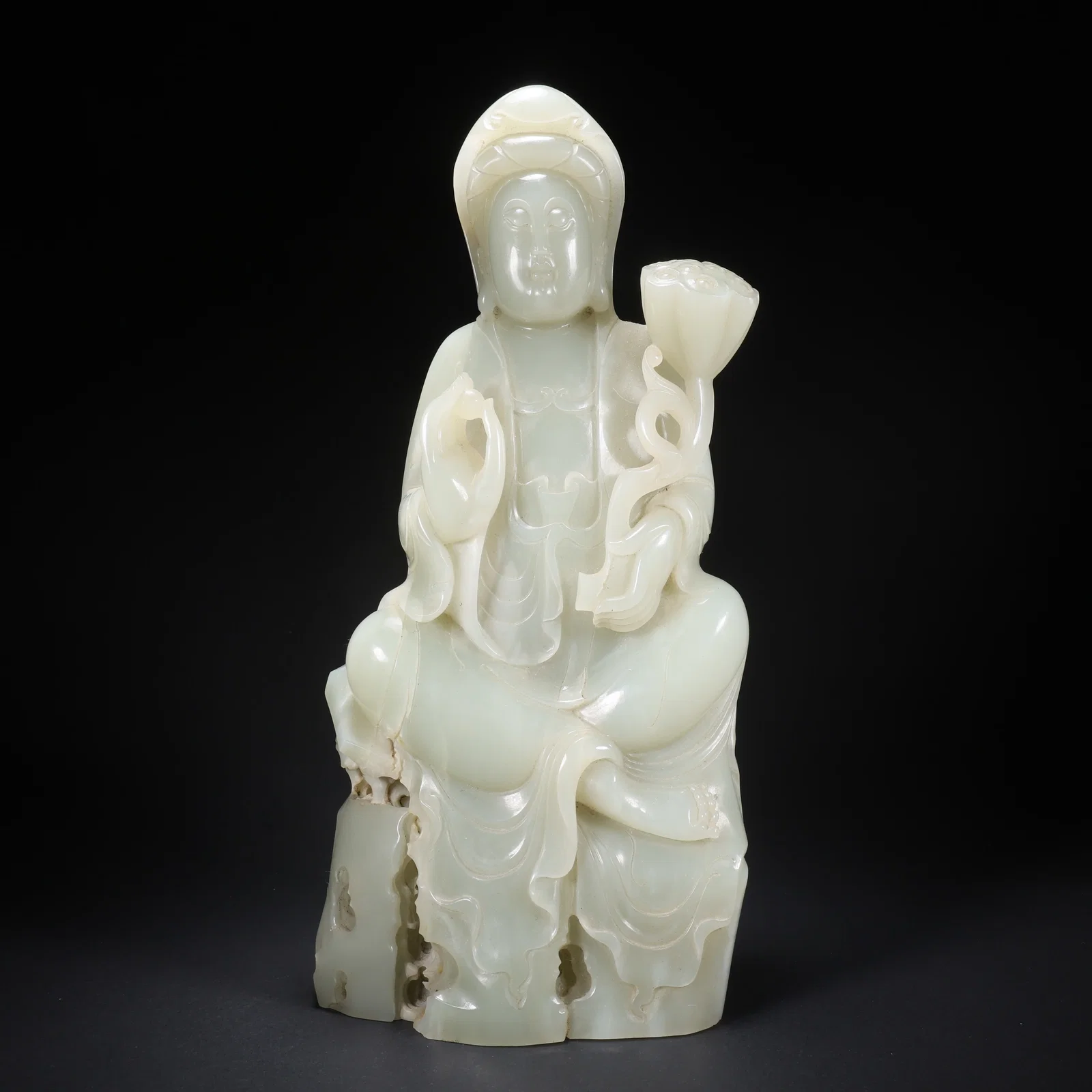 A HETIAN JADE SEATED GUANYIN ON LOTUS