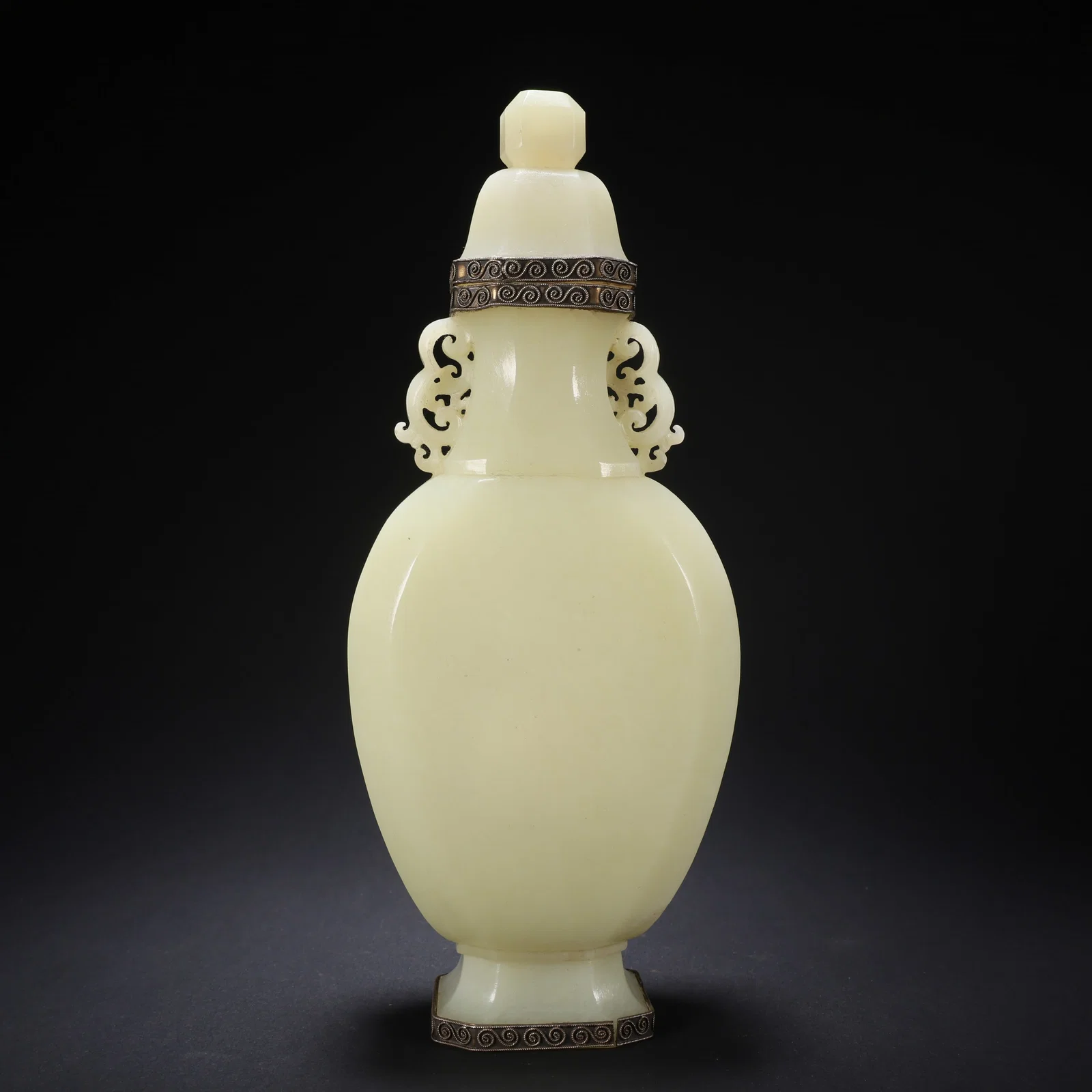 A HETIAN JADE SILVER-GILDED CLOISONNÉ PLAIN COVERED VASE