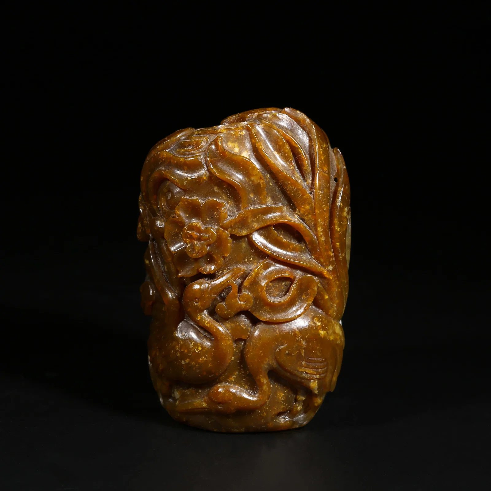 A HETIAN JADE SNUFF BOTTLE WITH FLOWER AND BIRD MOTIF