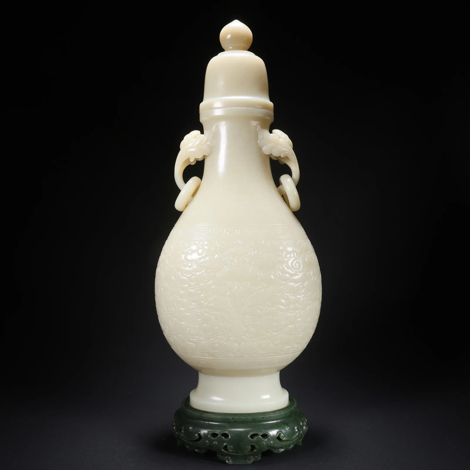 A HETIAN JADE THREE-PIECE COVERED VASE SET ON JASPER BASE WITH DOUBLE RING HANDLES