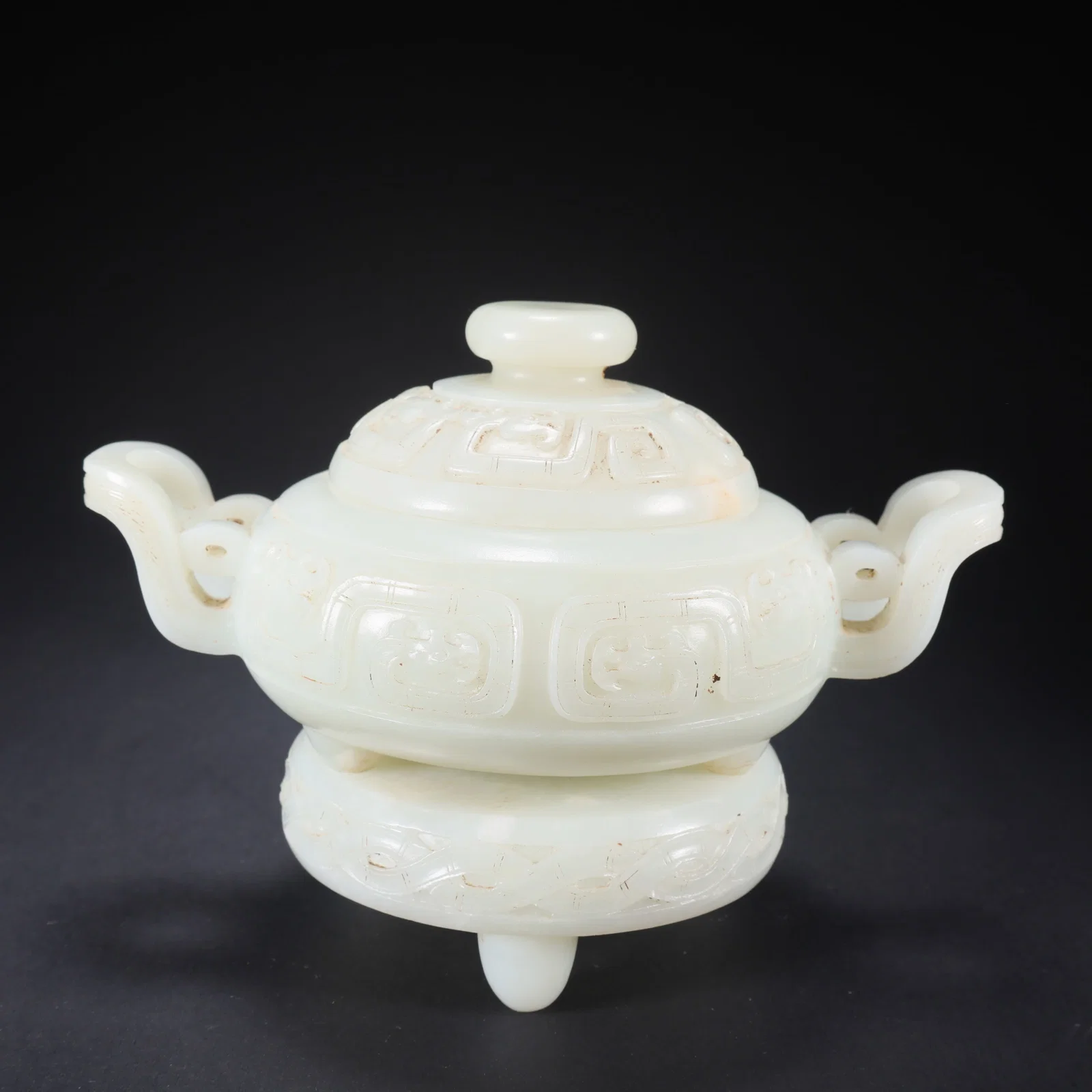 A HETIAN JADE TRIPLE-SET CENSER WITH CHI-DRAGON PATTERN
