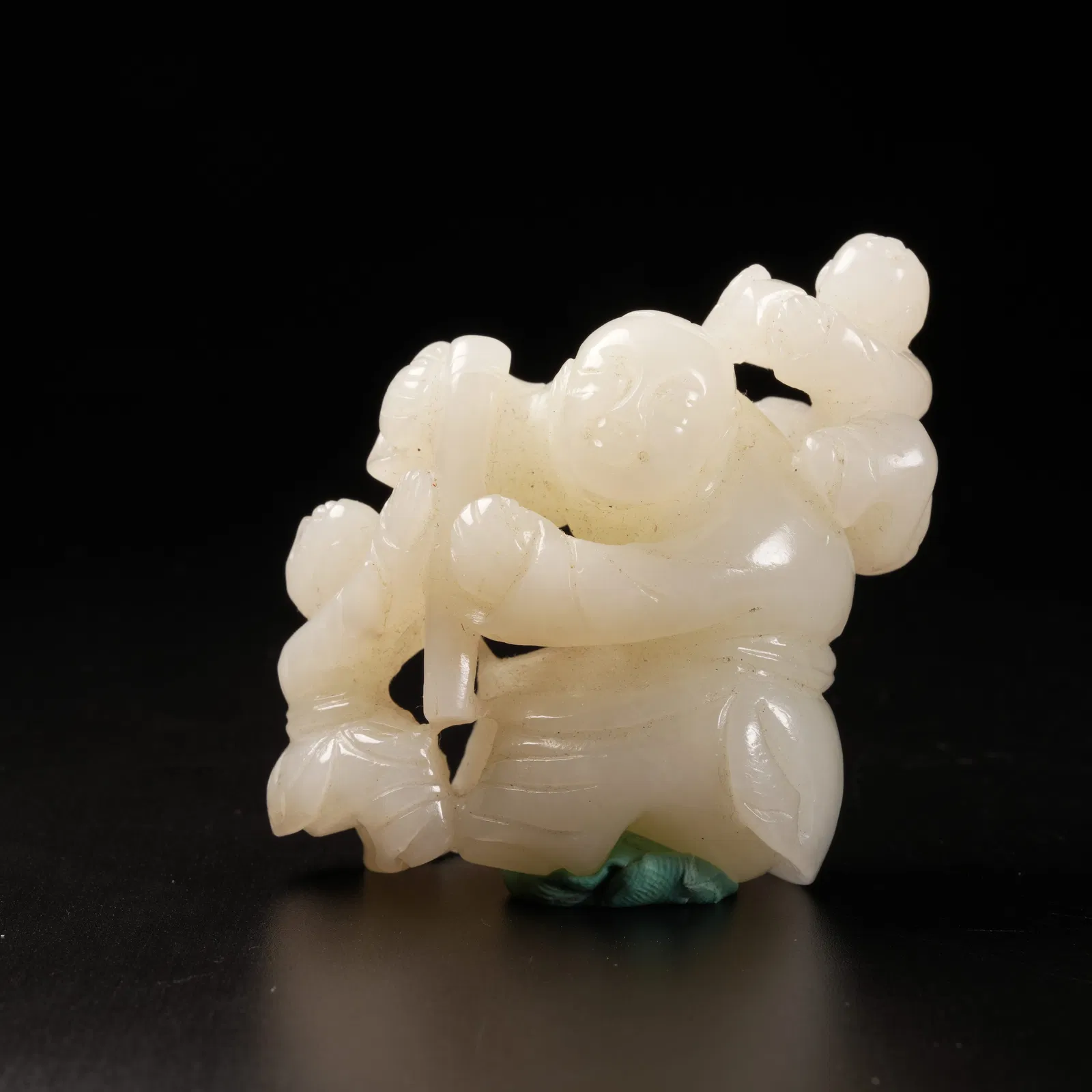 A HETIAN WHITE JADE FIGURE ORNAMENT