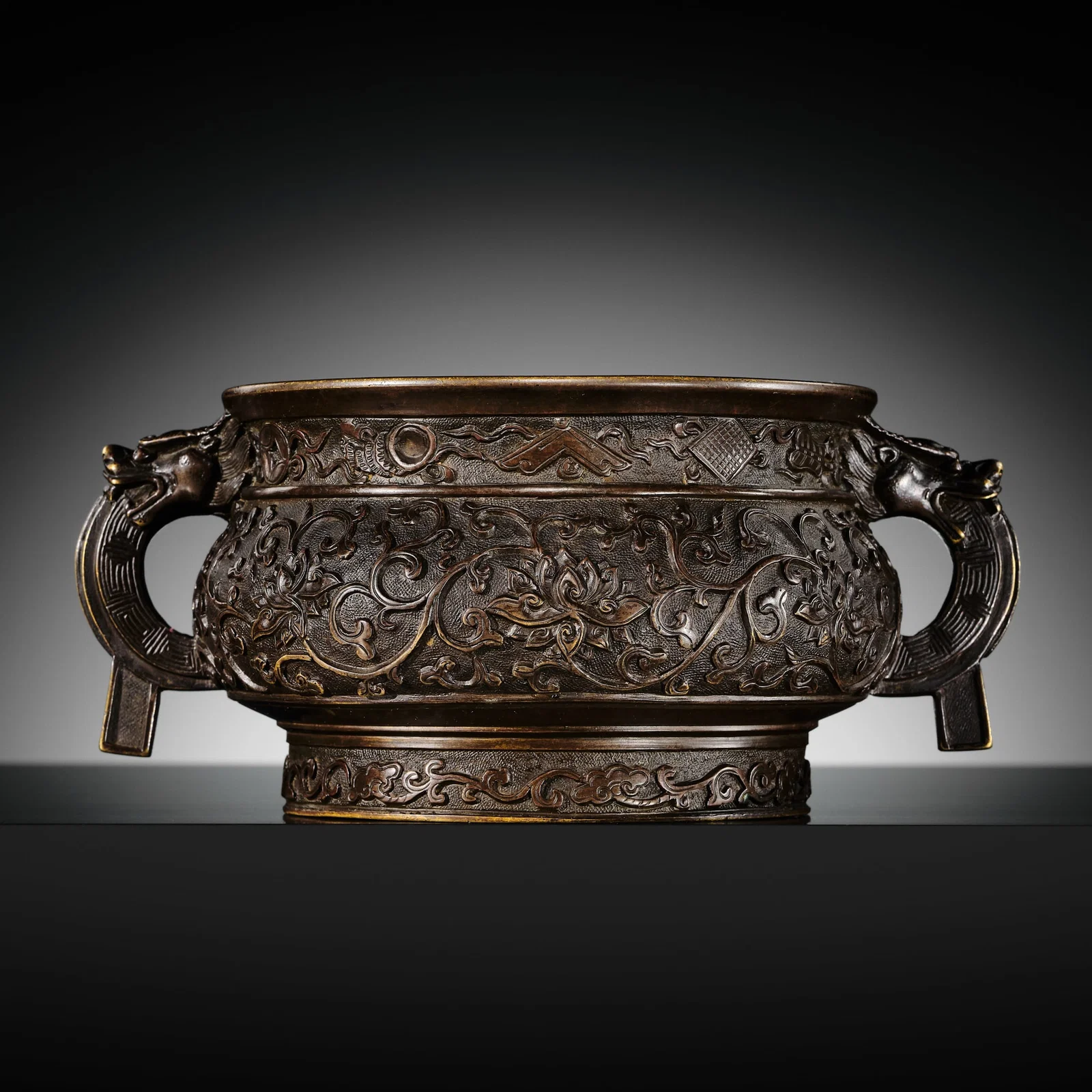 A HU WENMING 'LOTUS' BRONZE CENSER (GUI), HEAVILY CAST (1.5 KG), MING DYNASTY