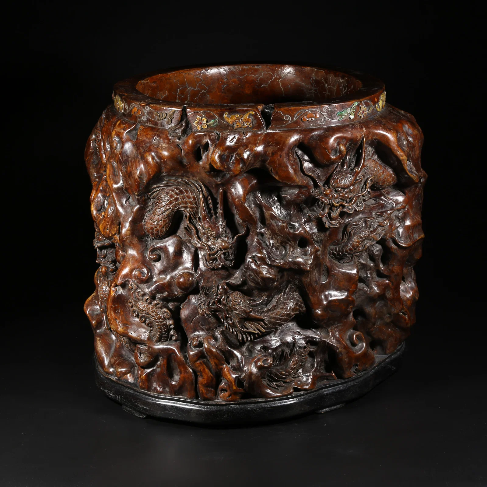A HUANGHUALI LARGE BRUSH POT IN TREE-KNOT SHAPE INLAID WITH HARDSTONE, CLOUD AND DRAGON DESIGN