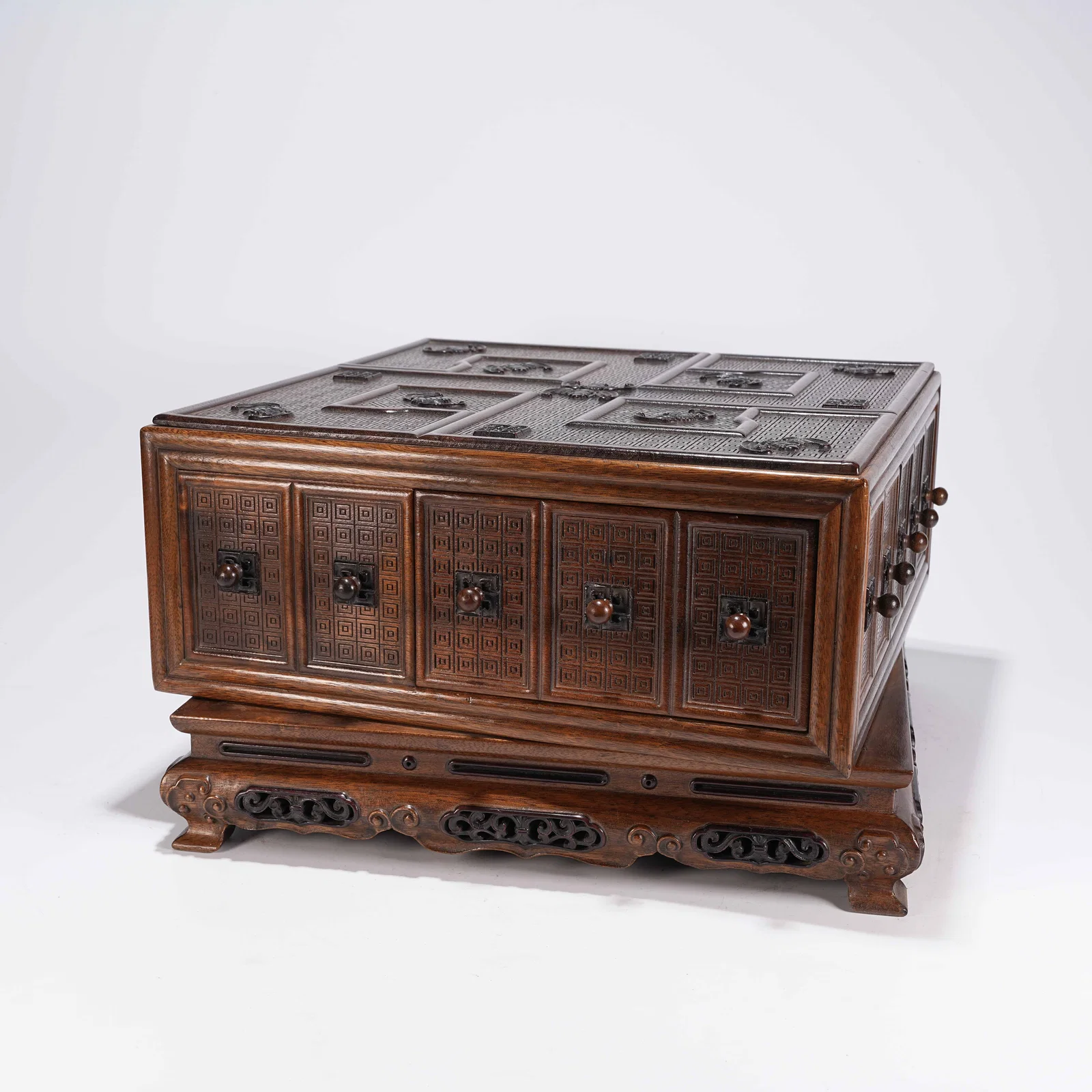 A HUANGHUALI SQUARE BOX INLAID WITH ZITAN