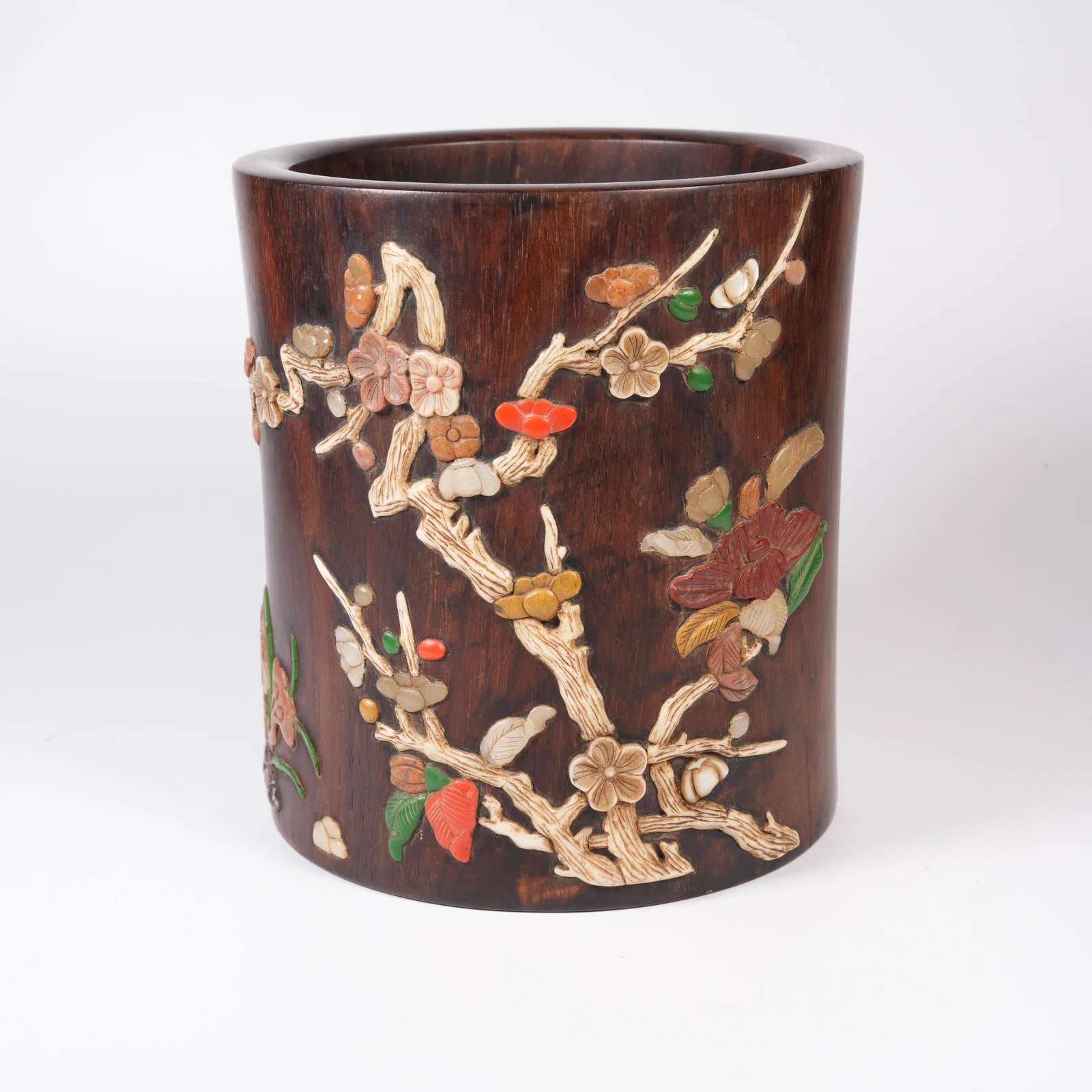 A HUANGHUALI WOOD BRUSH POT INLAID WITH "HUNDRED TREASURES" FLORAL MOTIF