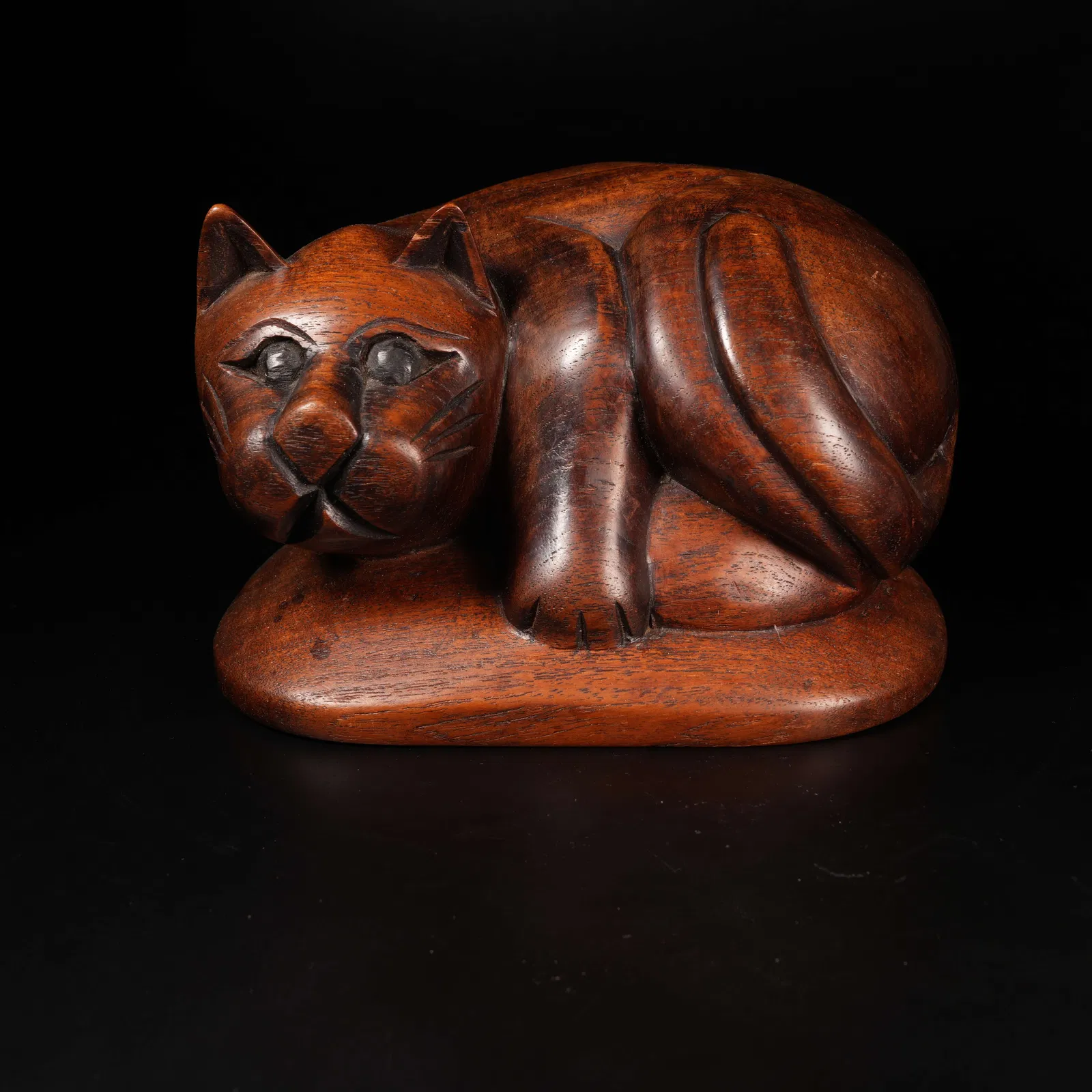 A HUANGHUALI WOOD CAT ORNAMENT