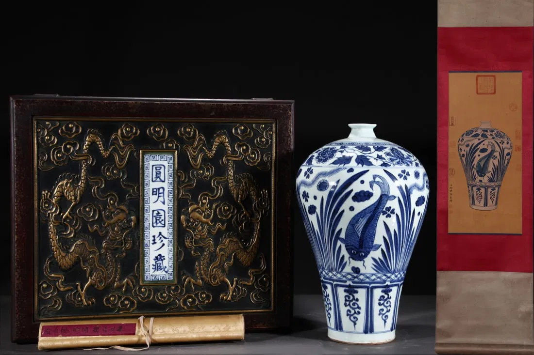 A Huge Blue and White Hornwort Pattern Vase,with Chinese Vertical Scroll Ink Painting on Silk