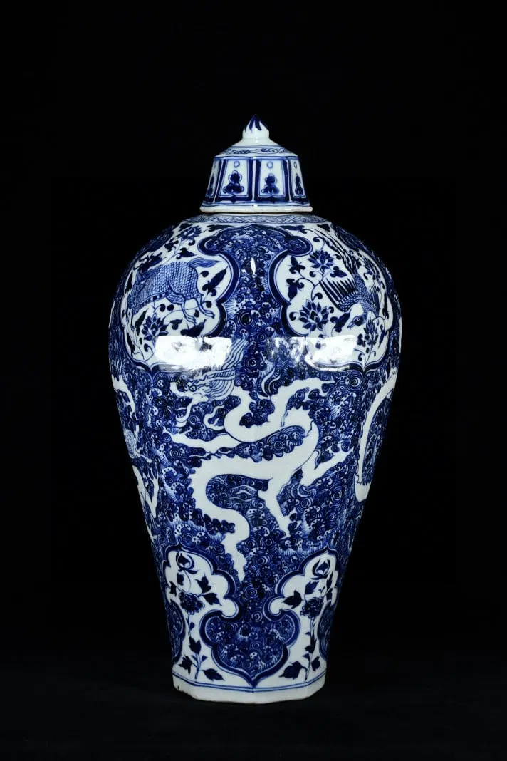 A Huge Blue and White Kylin,Dragon and Phoenix Pattern Bottle