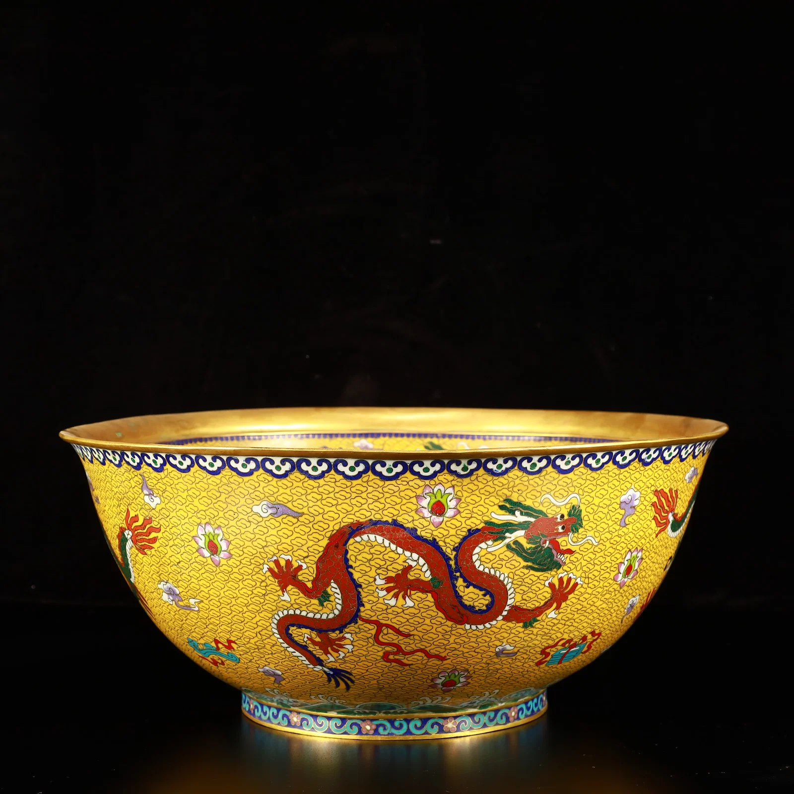 A Huge Cloisonne Dragon Pattern Bowl