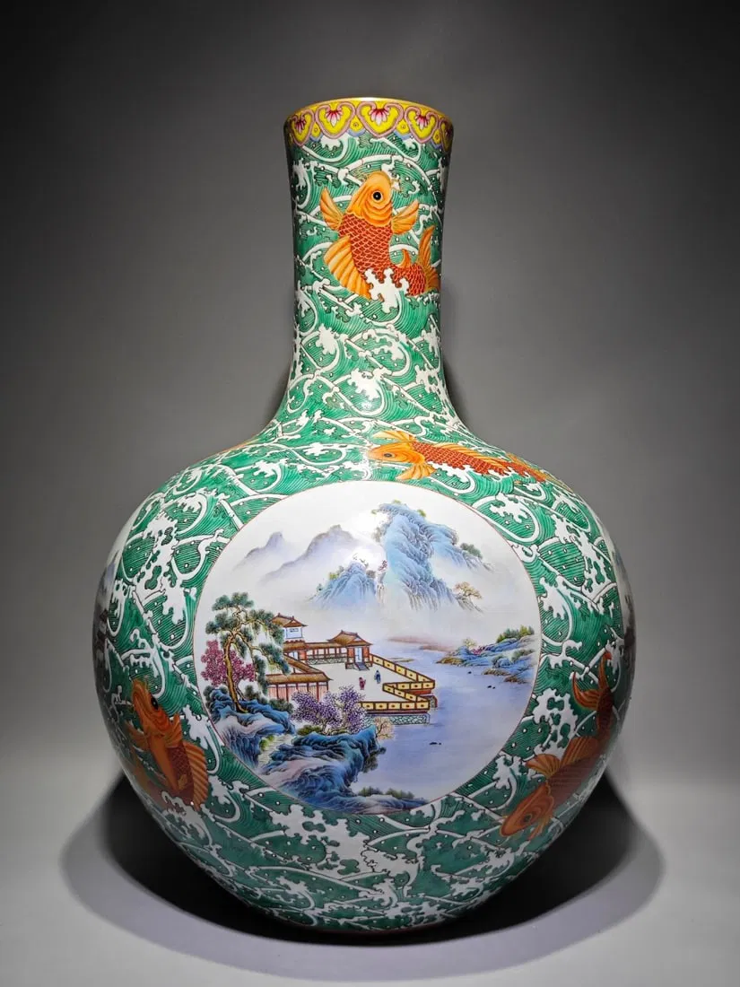 A Huge Enamel Painted Gold Landscape?Seawater and Fish Pattern Vase
