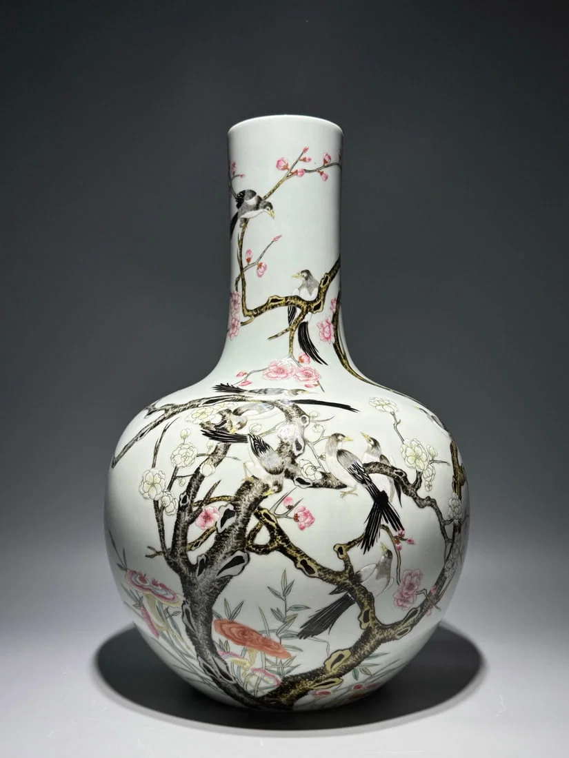 A Huge Famille-Rose Flower and Bird Pattern Vase