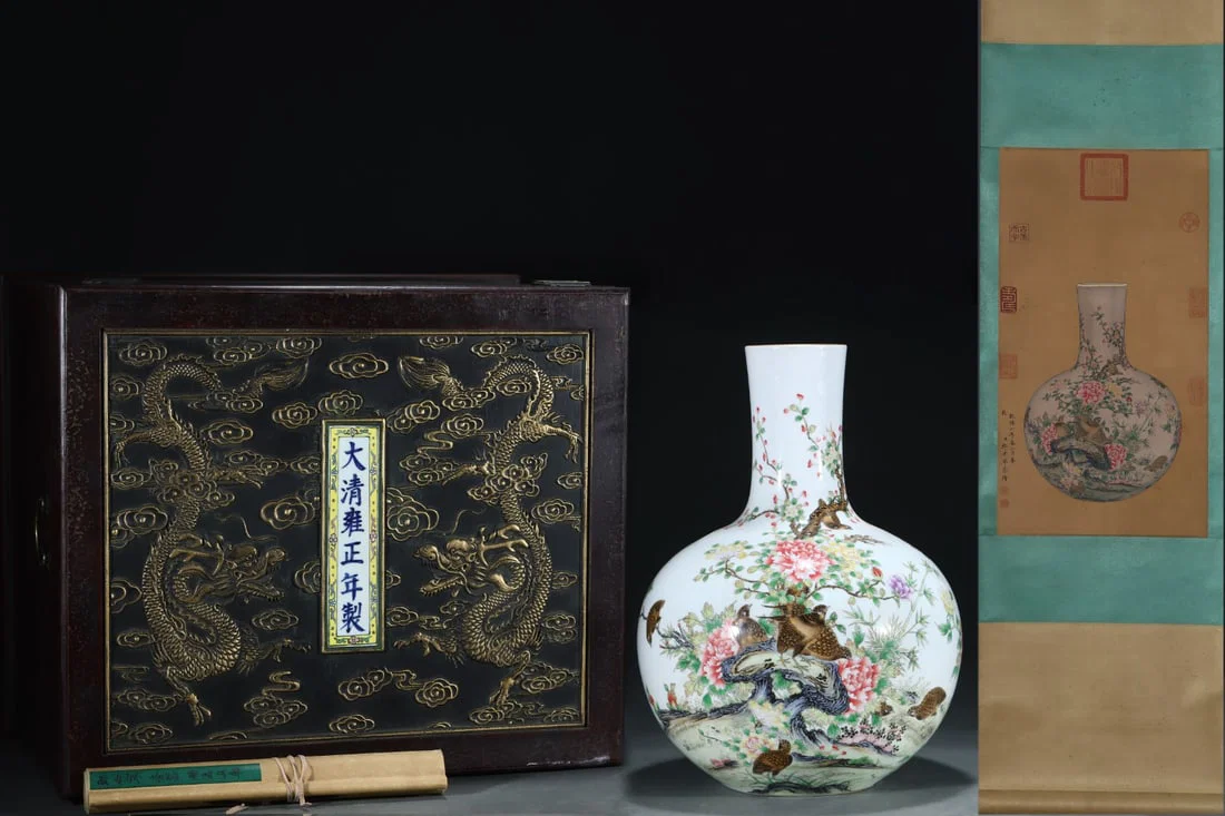 A Huge Famille-Rose Painted Gold Flower and Bird Pattern Vase,With Poem,With Vertical Scroll