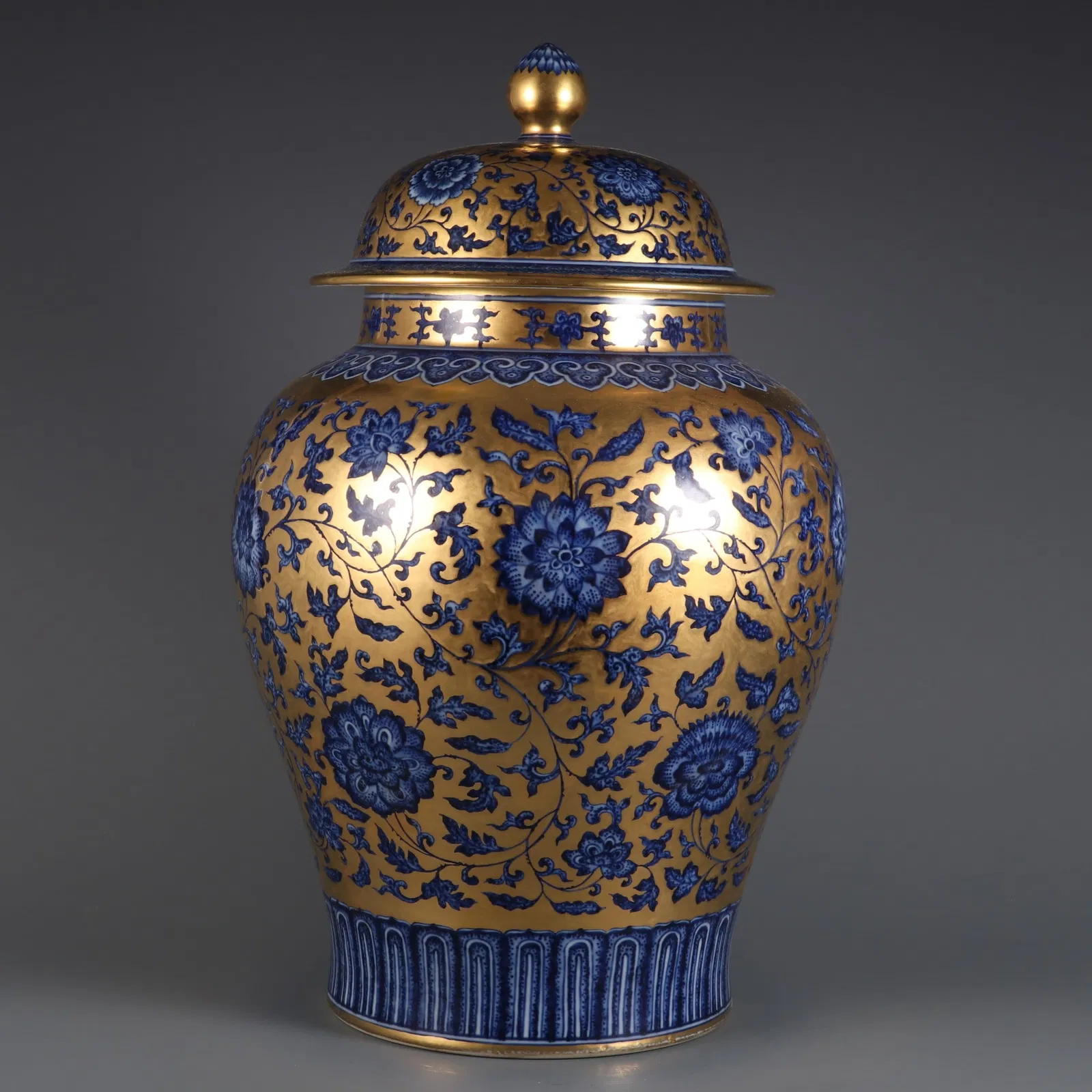 A Huge Gold Ground Blue and White Lotus Pattern Cover Jar