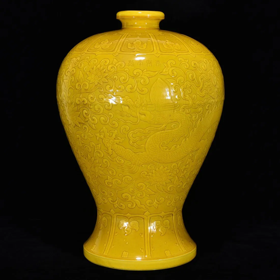 A Huge Yellow Glazed Lotus and Dragon Pattern Vase