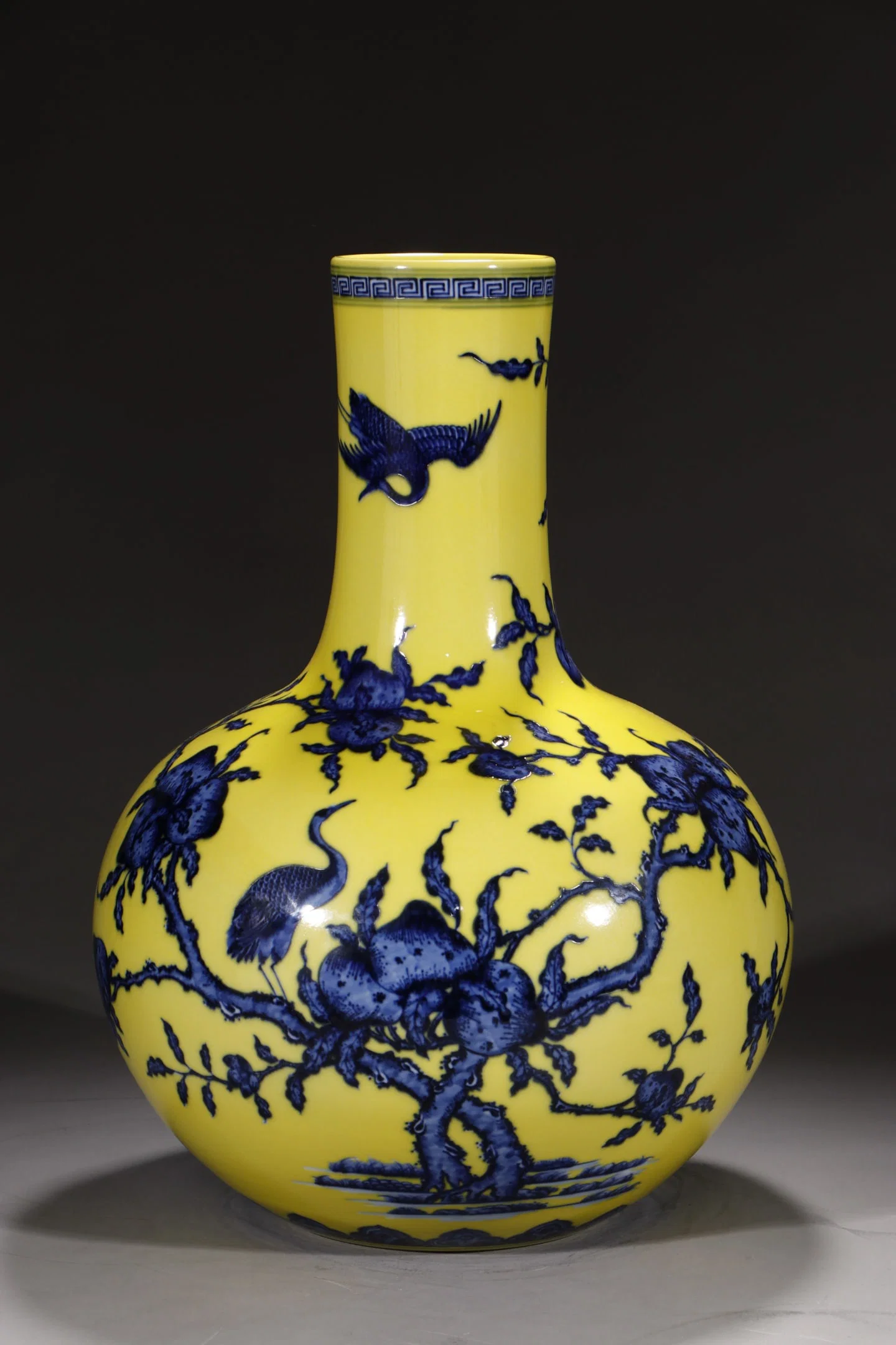 A Huge Yellow Ground Blue and White Flower and Fruit Pattern Vase