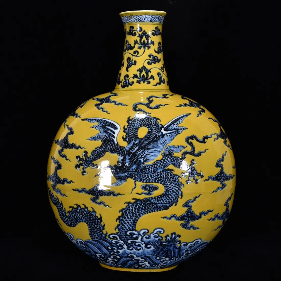 A Huge Yellow Ground Blue and White Seawater,Auspicious Cloud and Dragon Pattern Vase