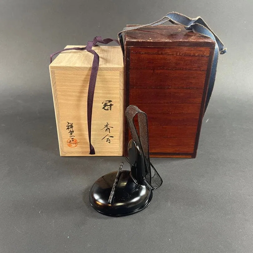A lacquer incense box by Matsuyun, double-layered box, original box, dry lacquer technique.