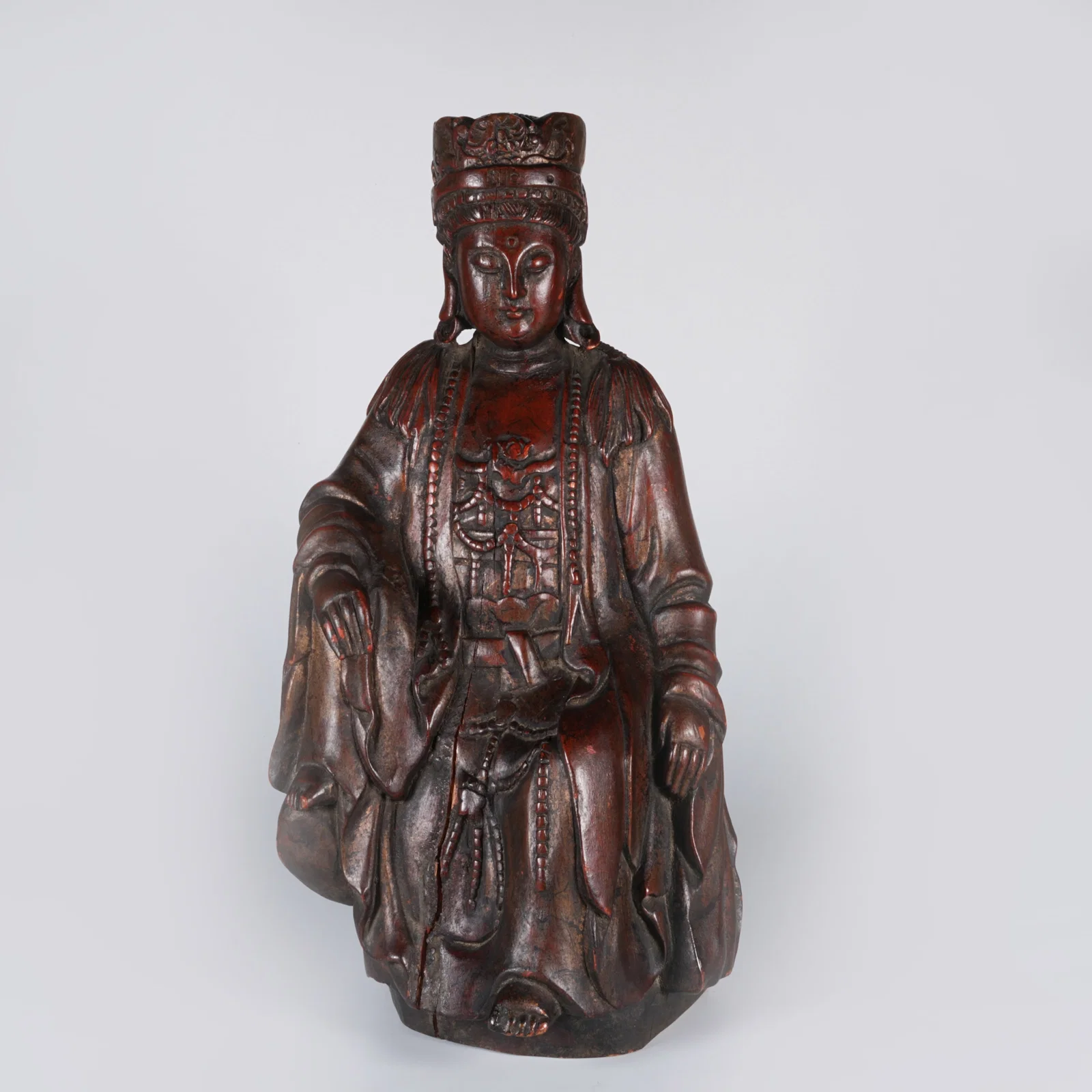 A LACQUER STATUE OF GUANYIN (IN A RELAXED POSE)