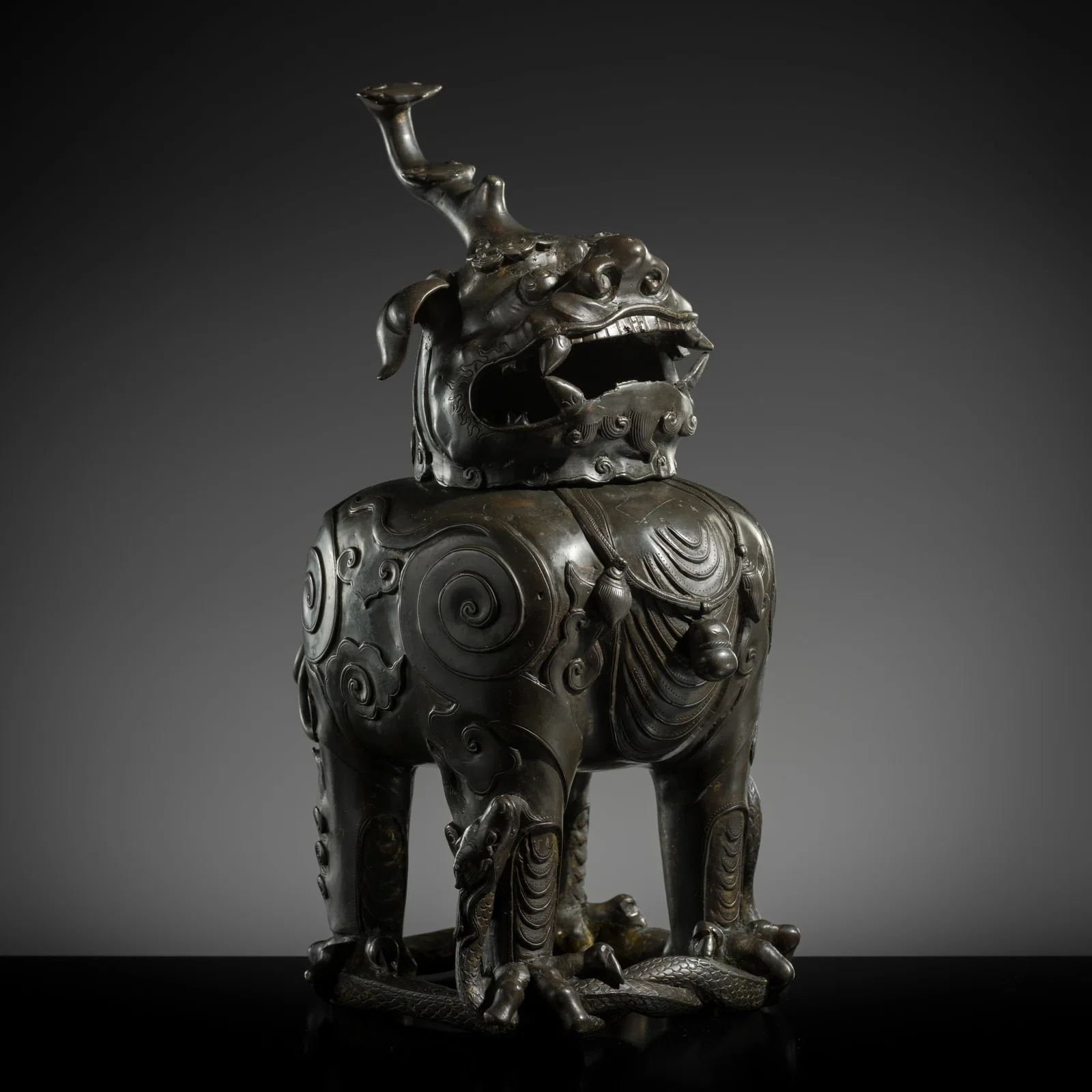 A LARGE AND MASSIVE 'LUDUAN' BRONZE CENSER AND COVER, LATE MING DYNASTY