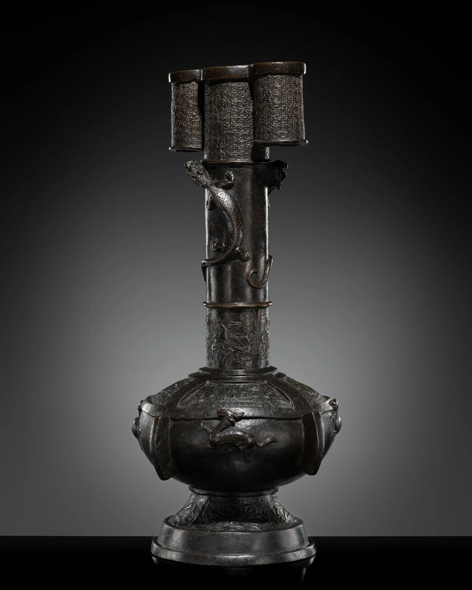 A LARGE BRONZE ARROW VASE, TOUHU, SONG TO YUAN DYNASTY
