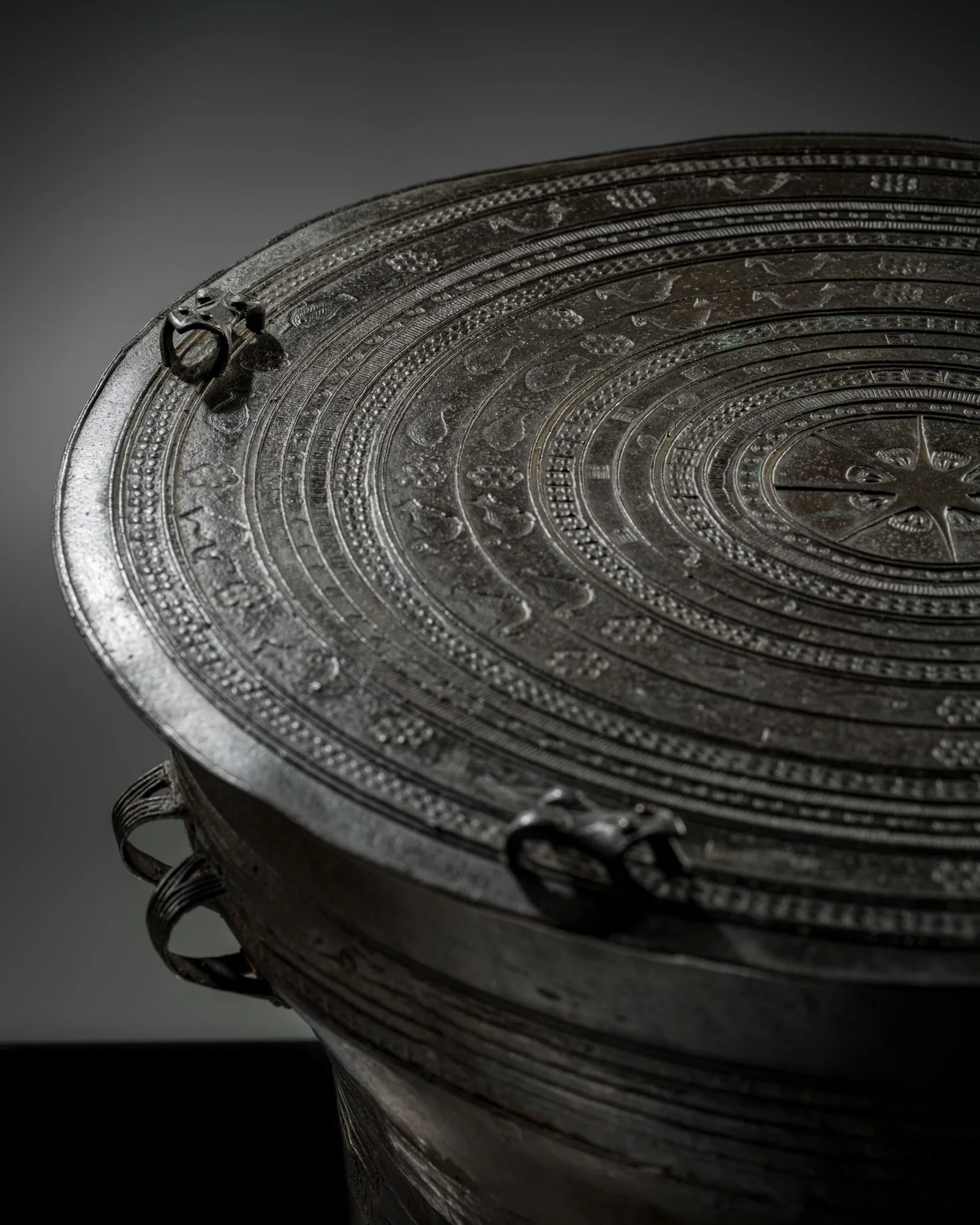 A LARGE BRONZE RAIN DRUM, MAHORA THUK, AYUTTHAYA PERIOD, 14TH-17TH CENTURY