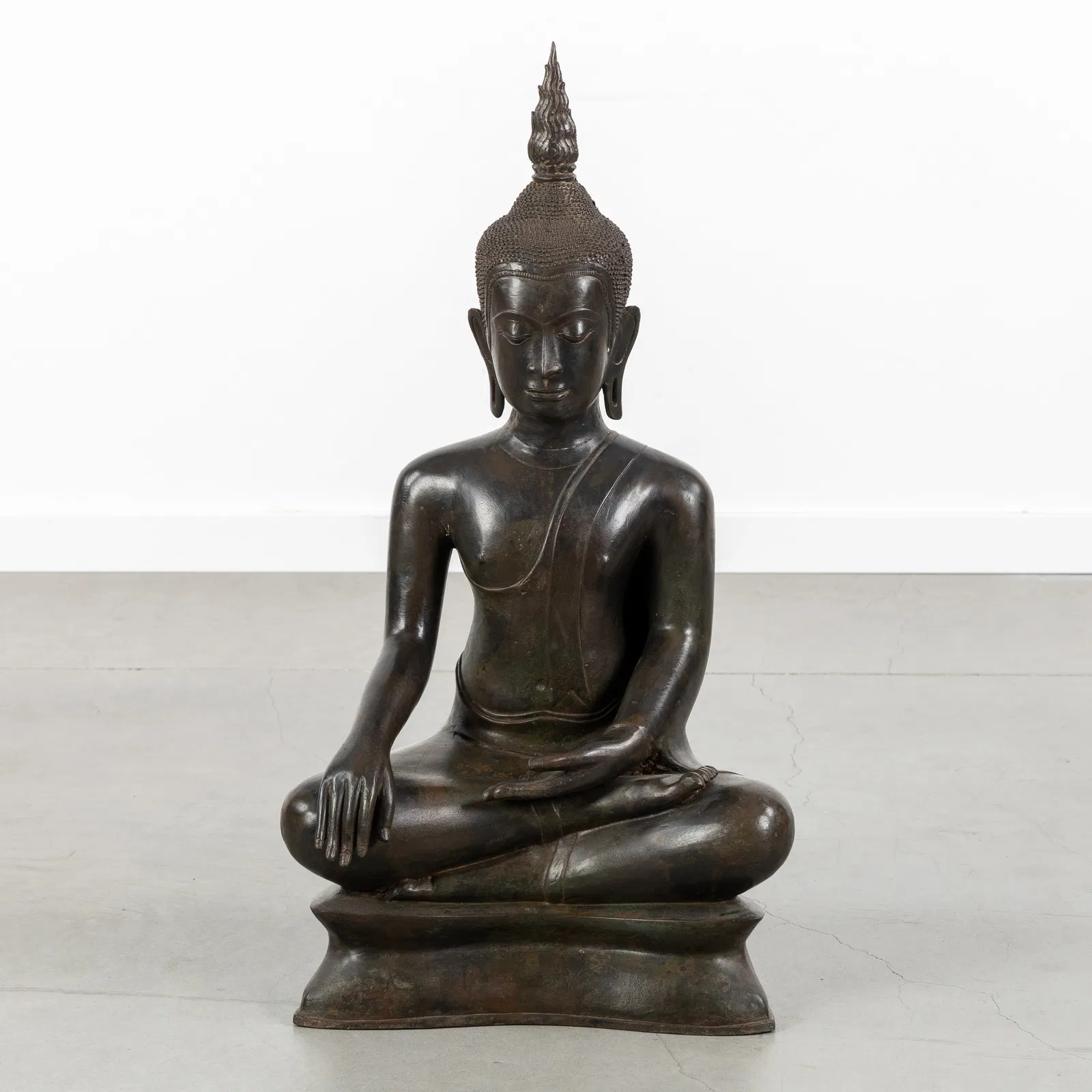 A Large decorative Buddha, patinated bronze, Thailand/Laos, 20th