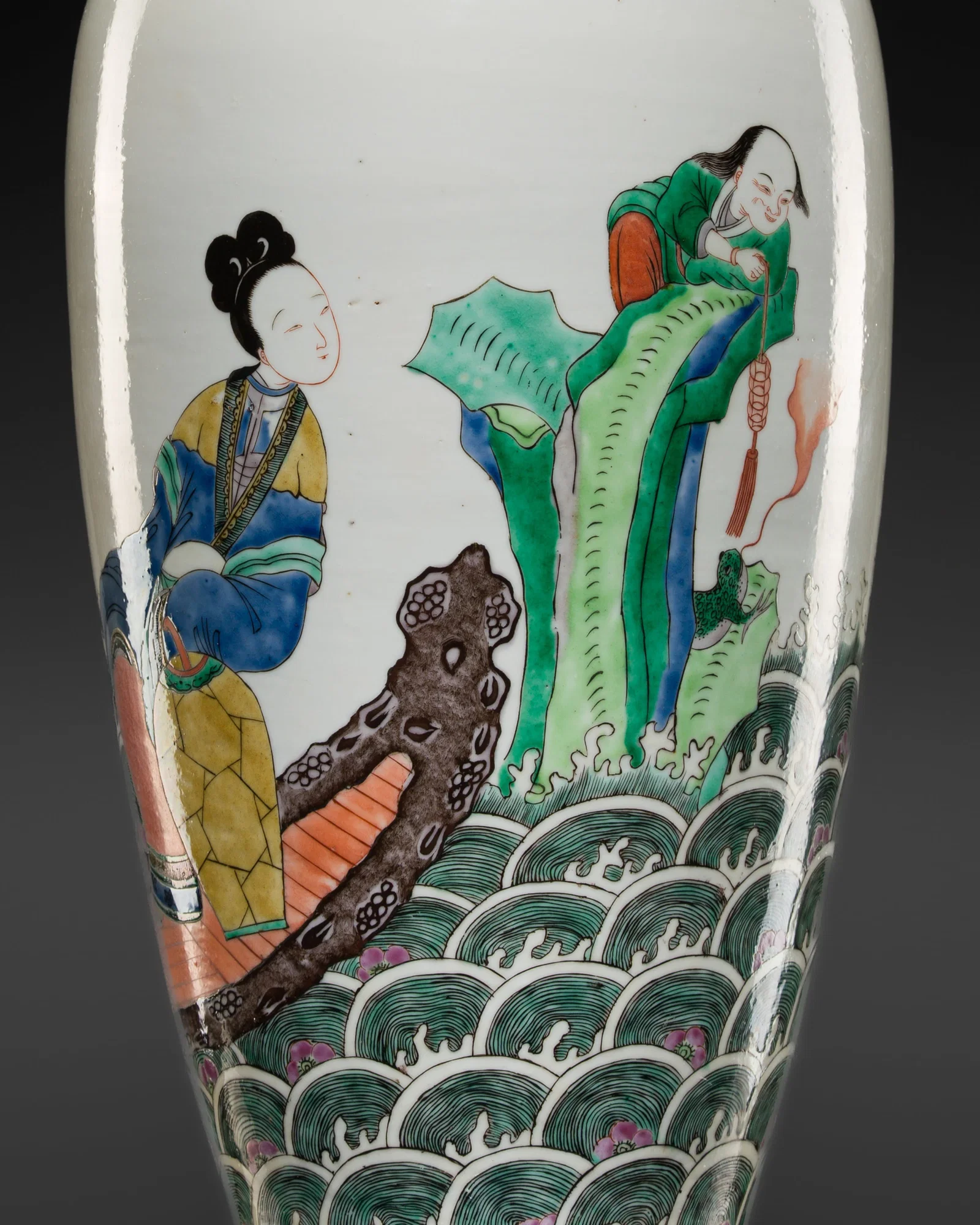 A LARGE FAMILLE-VERTE 'LIU HAI AND HE XIANGU' BALUSTER VASE, KANGXI TO YONGZHENG PERIOD