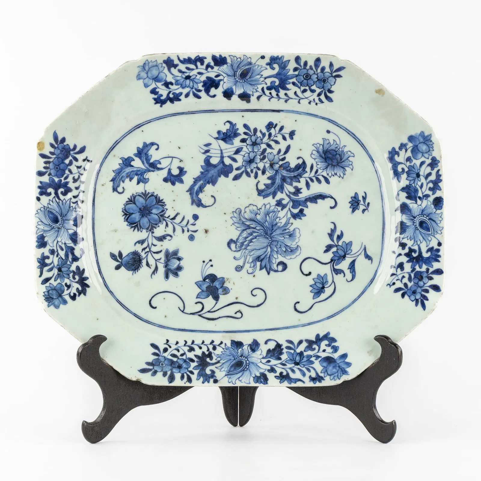 A Large oval Chinese serving dish, blue and white floral decorations, export porcelain, Qianlong,