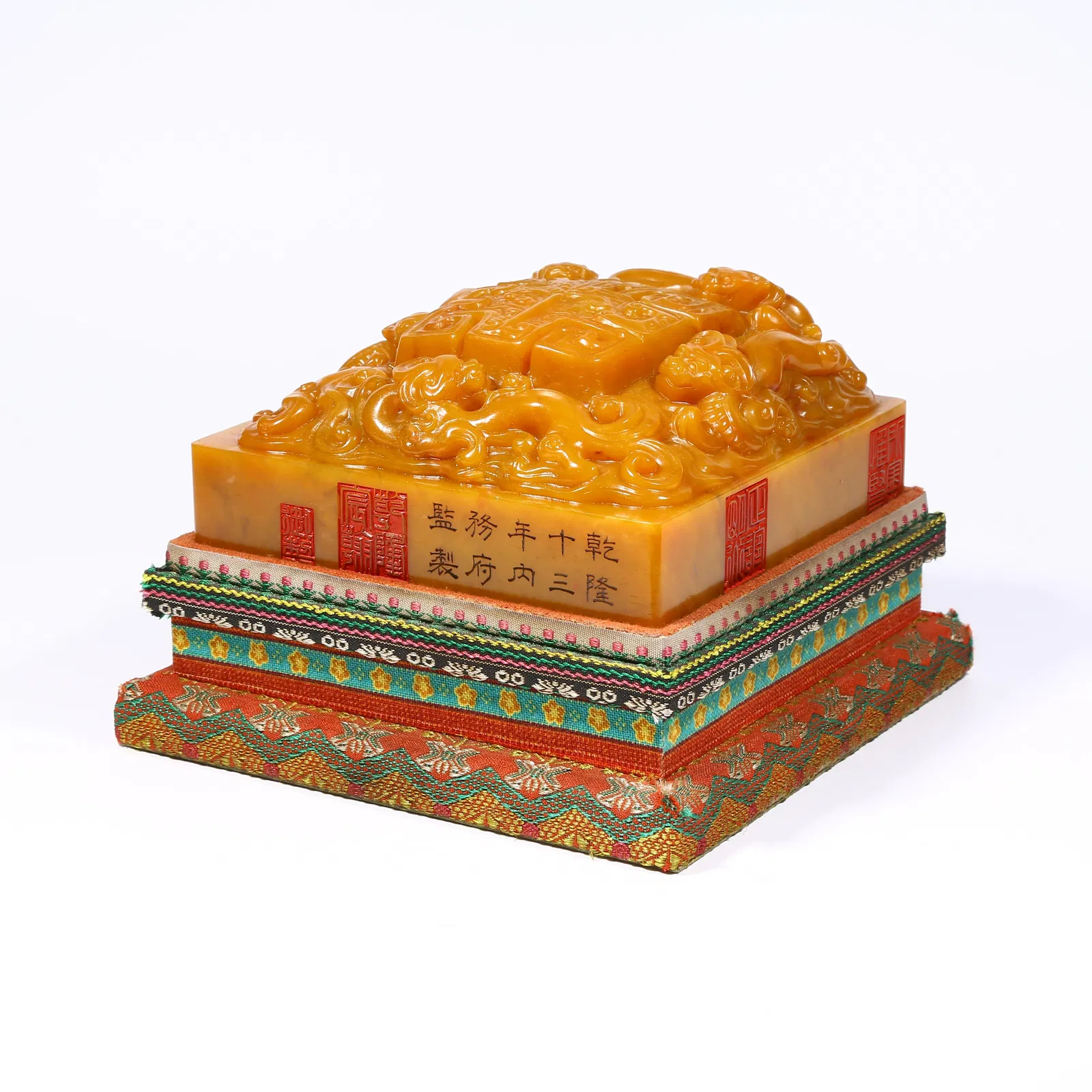 A LARGE SHOUSHAN TIANHUANG STONE SEAL WITH CHI DRAGON PATTERN