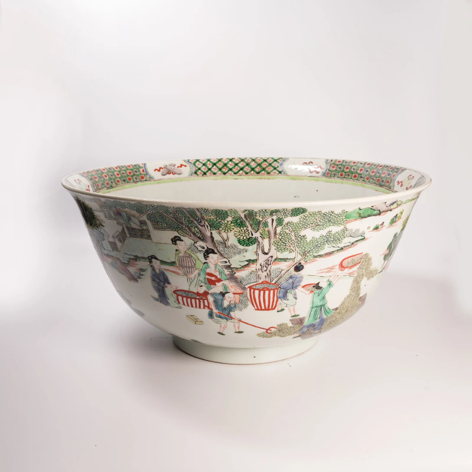 A LARGE WUCAI BOWL WITH FIGURAL STORY SCENE