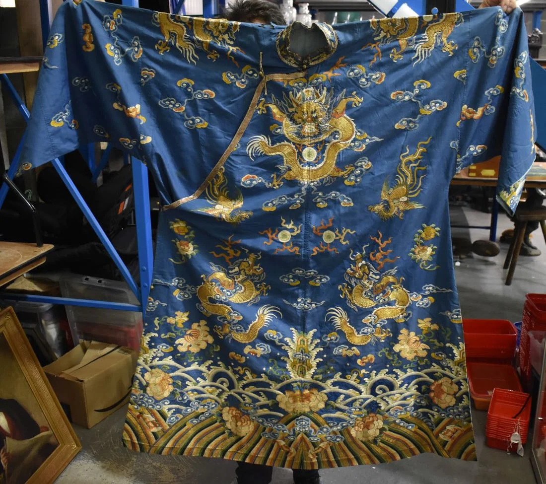 A LATE 19TH CENTURY CHINESE SILK EMBROIDERED DRAGON ROBE Late Qing. 115 cm x 152 cm.