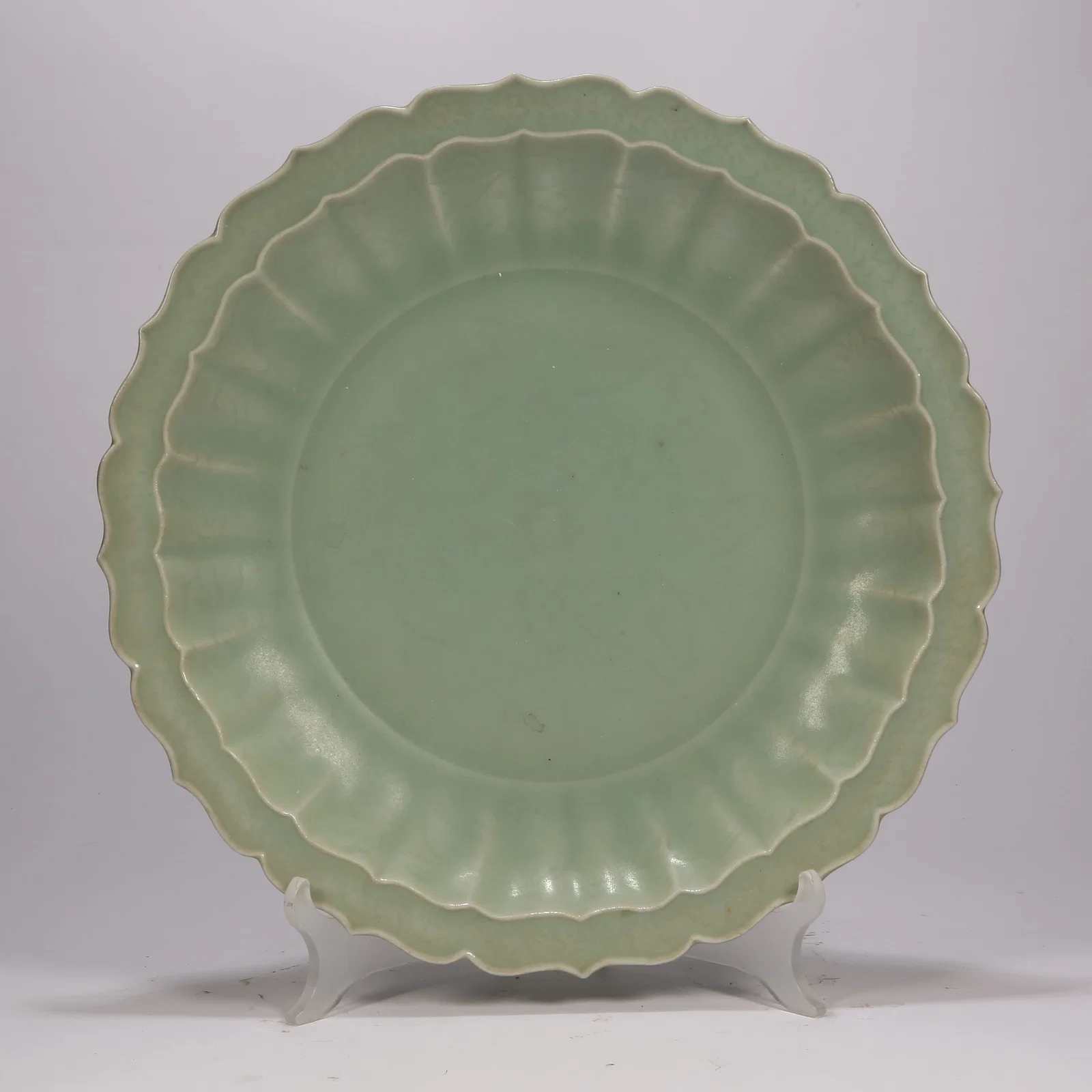 A LONGQUAN WARE FOLDED-RIM FLORAL DISH