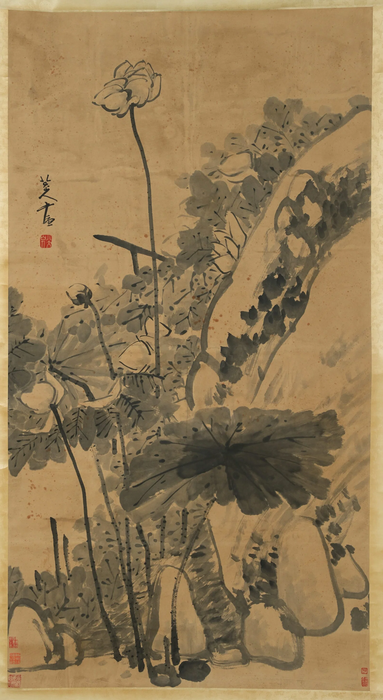 A LOTUS PAINTING ON PAPER BY BADA SHANREN.八大山人