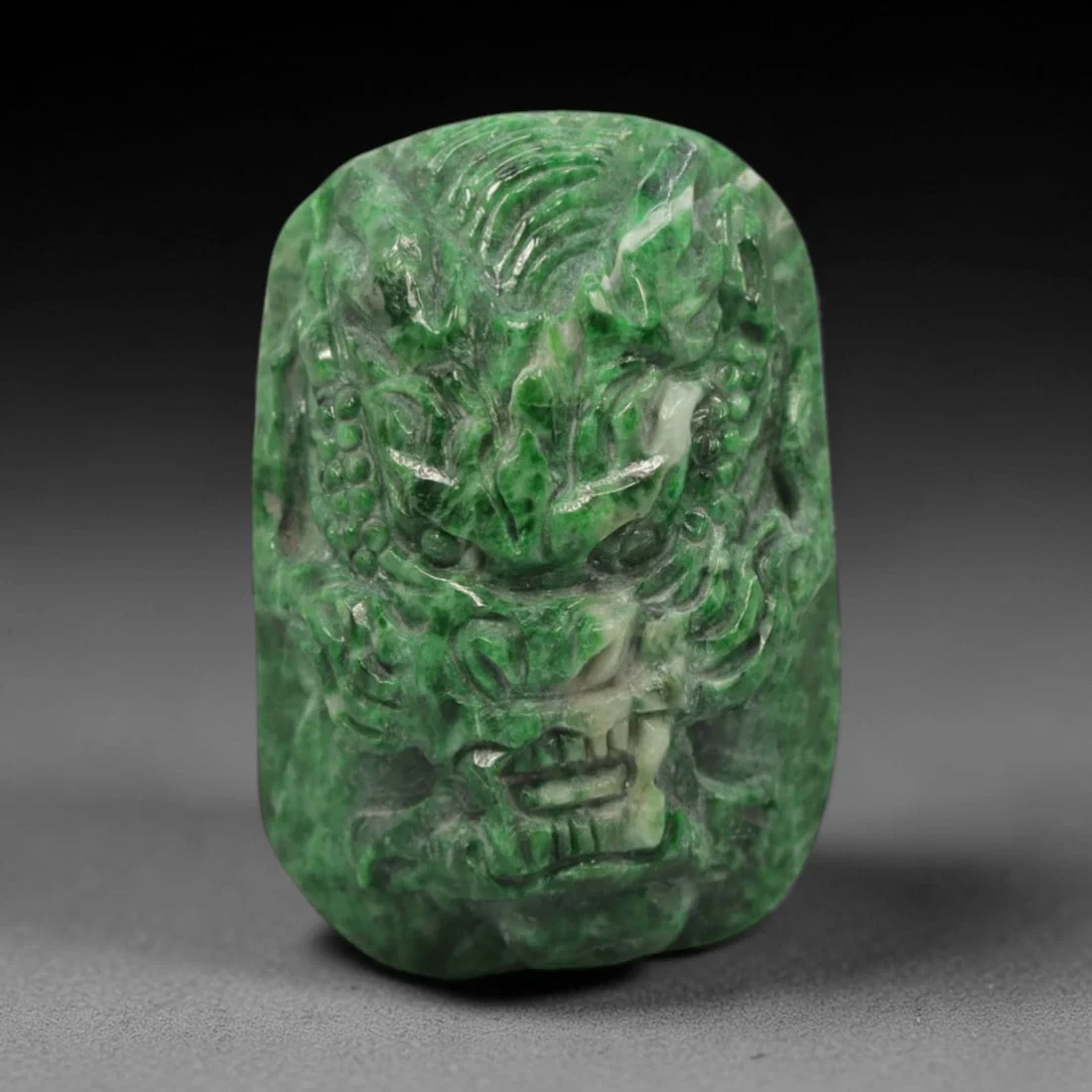 A Maw Sit Sit Dragon Pendant, 20th Century, 17ZL