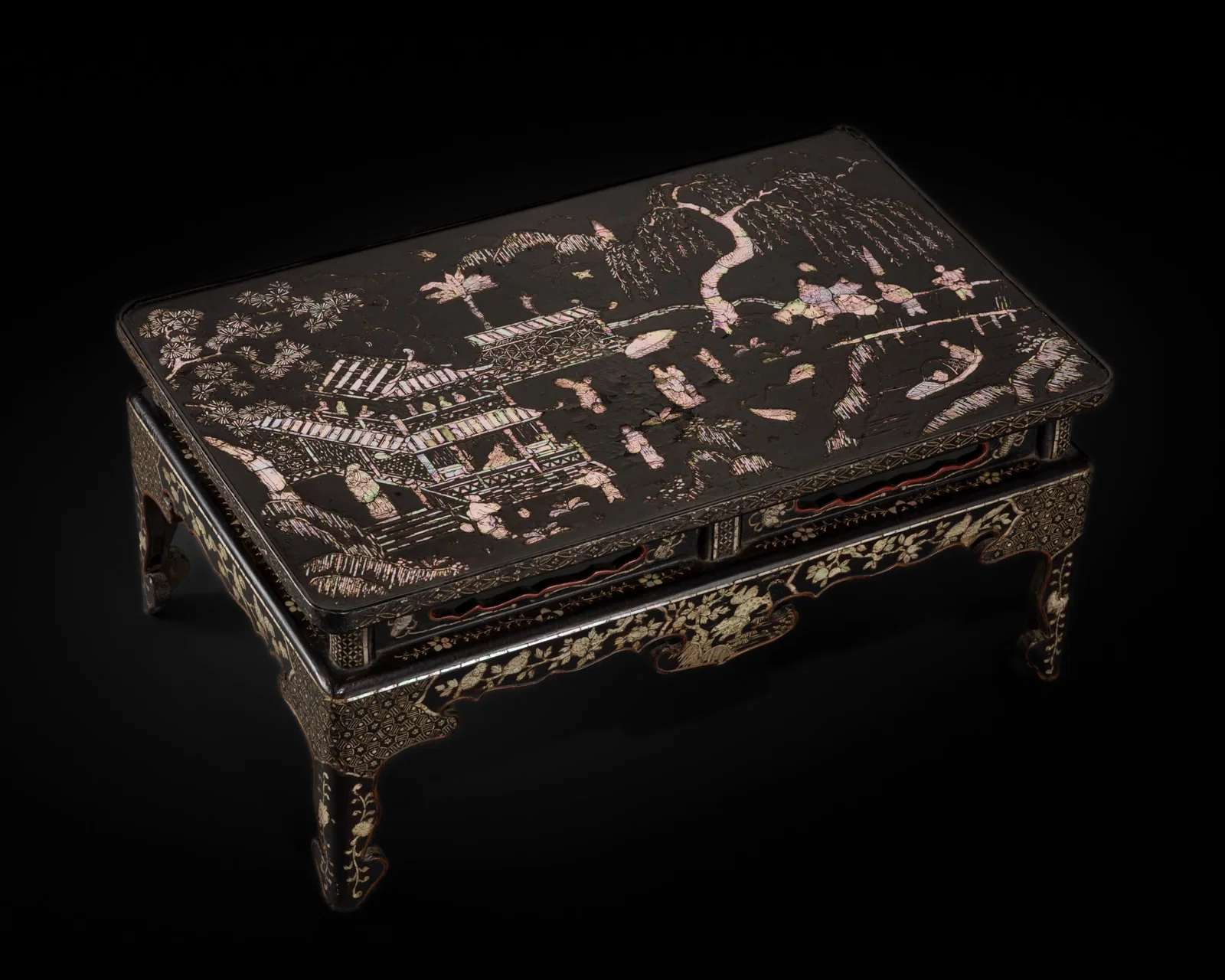 A MOTHER-OF-PEARL-INLAID BLACK LACQUER LOW TABLE, KANGJI, 17TH CENTURY