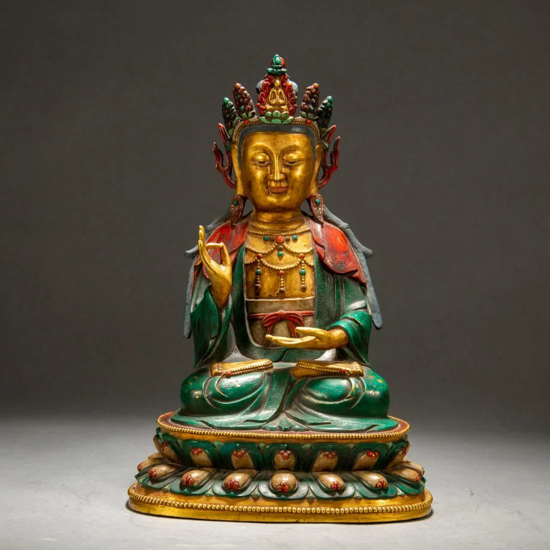 A painted Buddha statue of the Qing Dynasty