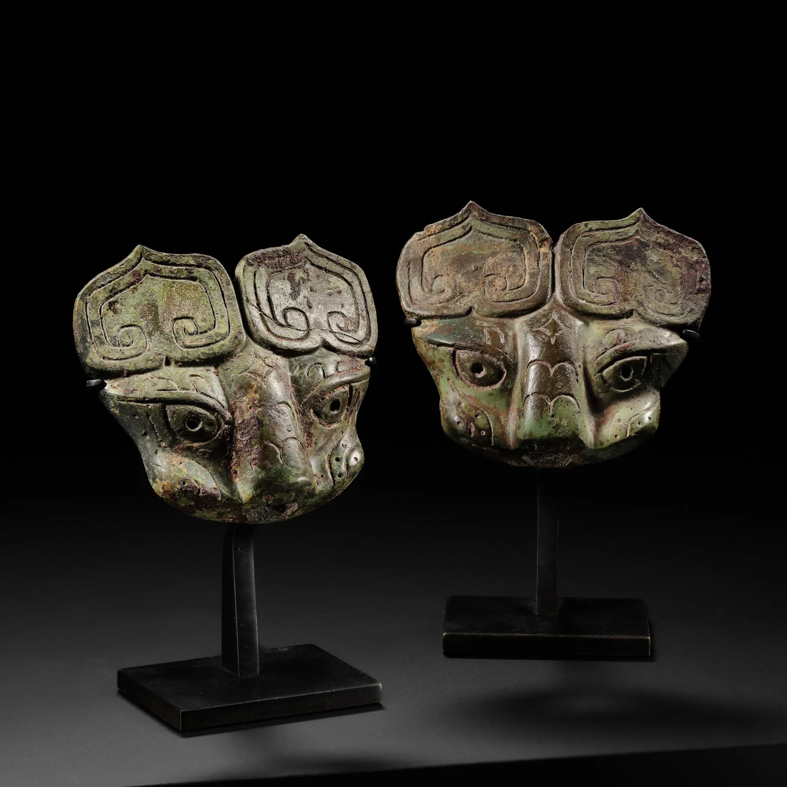 A PAIR OF BRONZE 'TAOTIE' HORSE HARNESS FITTINGS, WESTERN ZHOU DYNASTY
