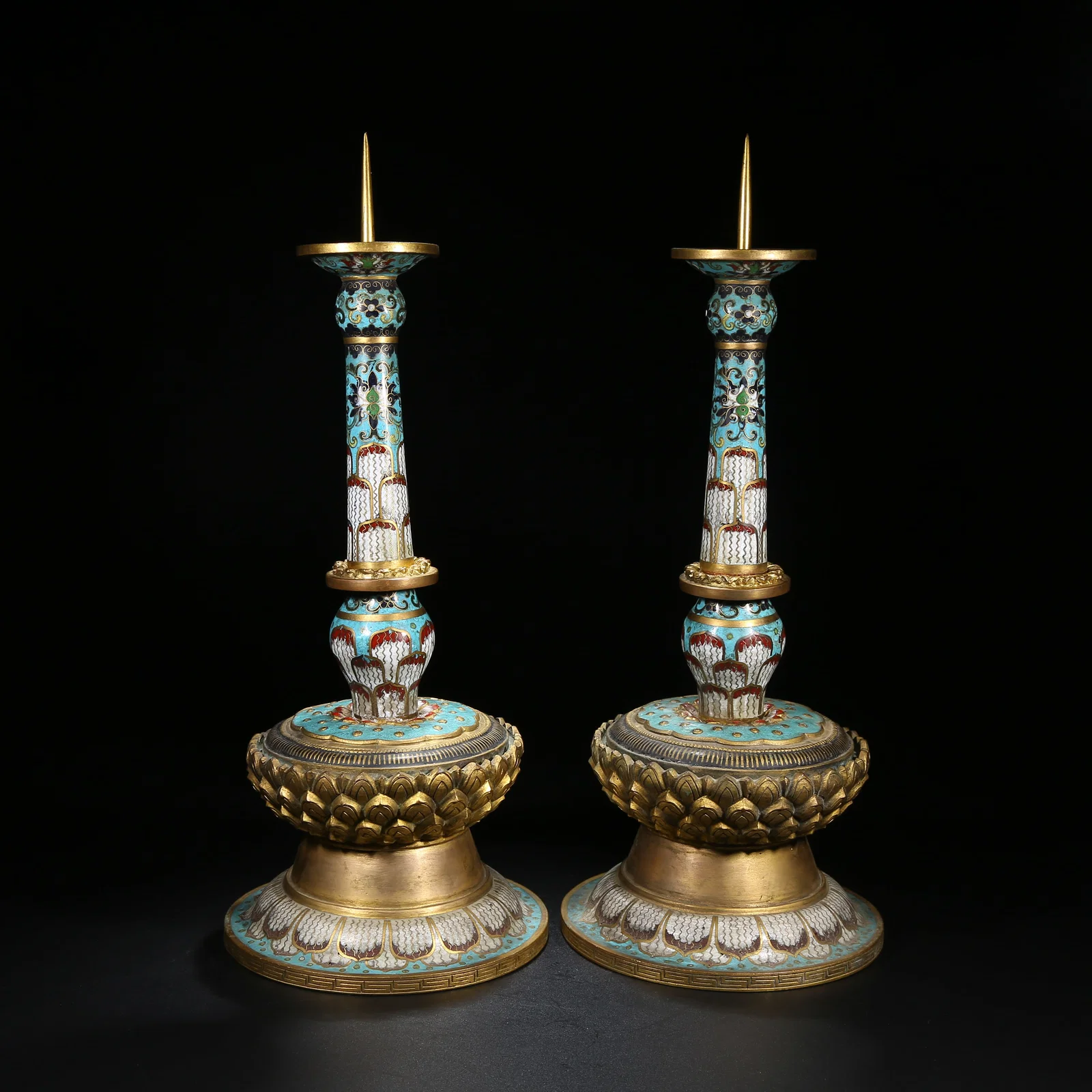A PAIR OF CLOISONNÉ ENAMEL CANDLESTICKS ON BRONZE